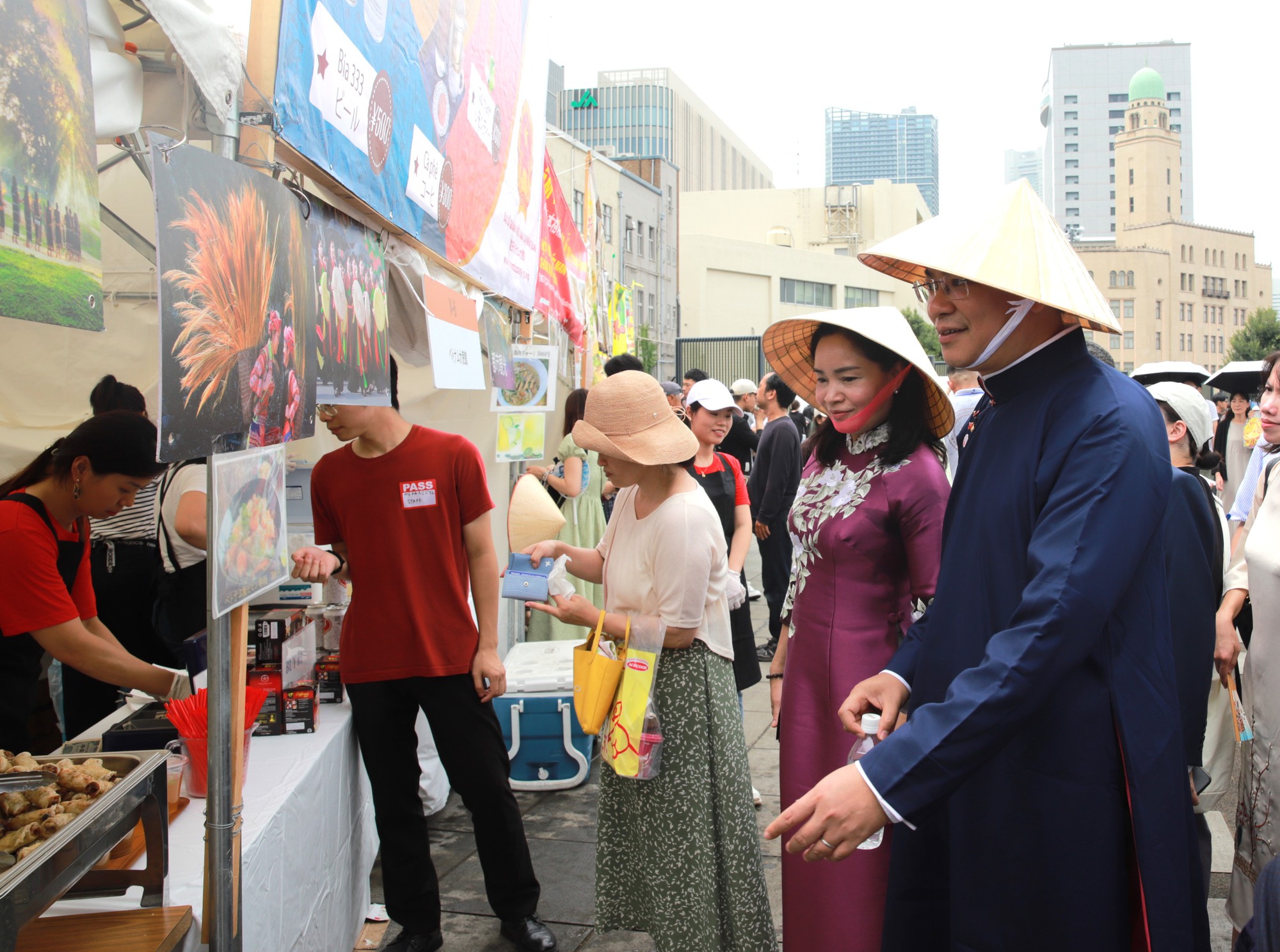 Thống đốc tỉnh Kanagawa (Nhật Bản) thích thú xem múa rối nước, trải nghiệm vẽ tranh dân gian Đông Hồ - Ảnh 21.