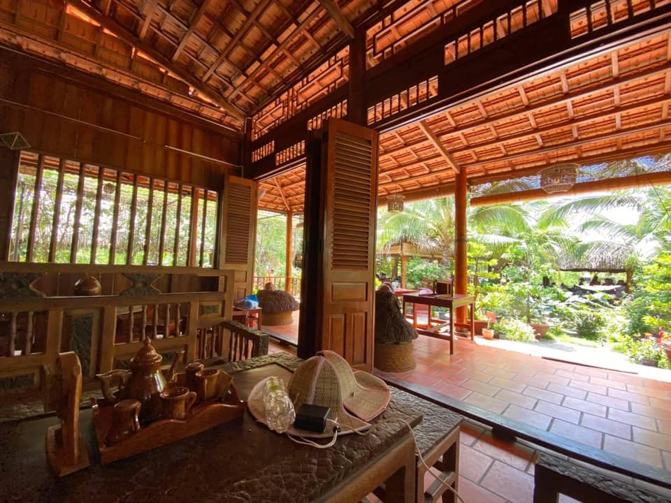 Độc đáo ngôi nhà làm từ 4.000 cây dừa của vợ chồng "đại gia" miền Tây, cho khách ở qua đêm trải nghiệm nếp sống xưa- Ảnh 5.