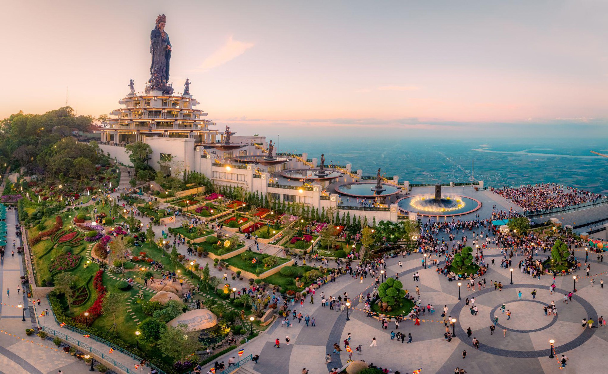 Vietnam to have one of the world's largest sandstone statue of Maitreya Buddha - Ảnh 3.