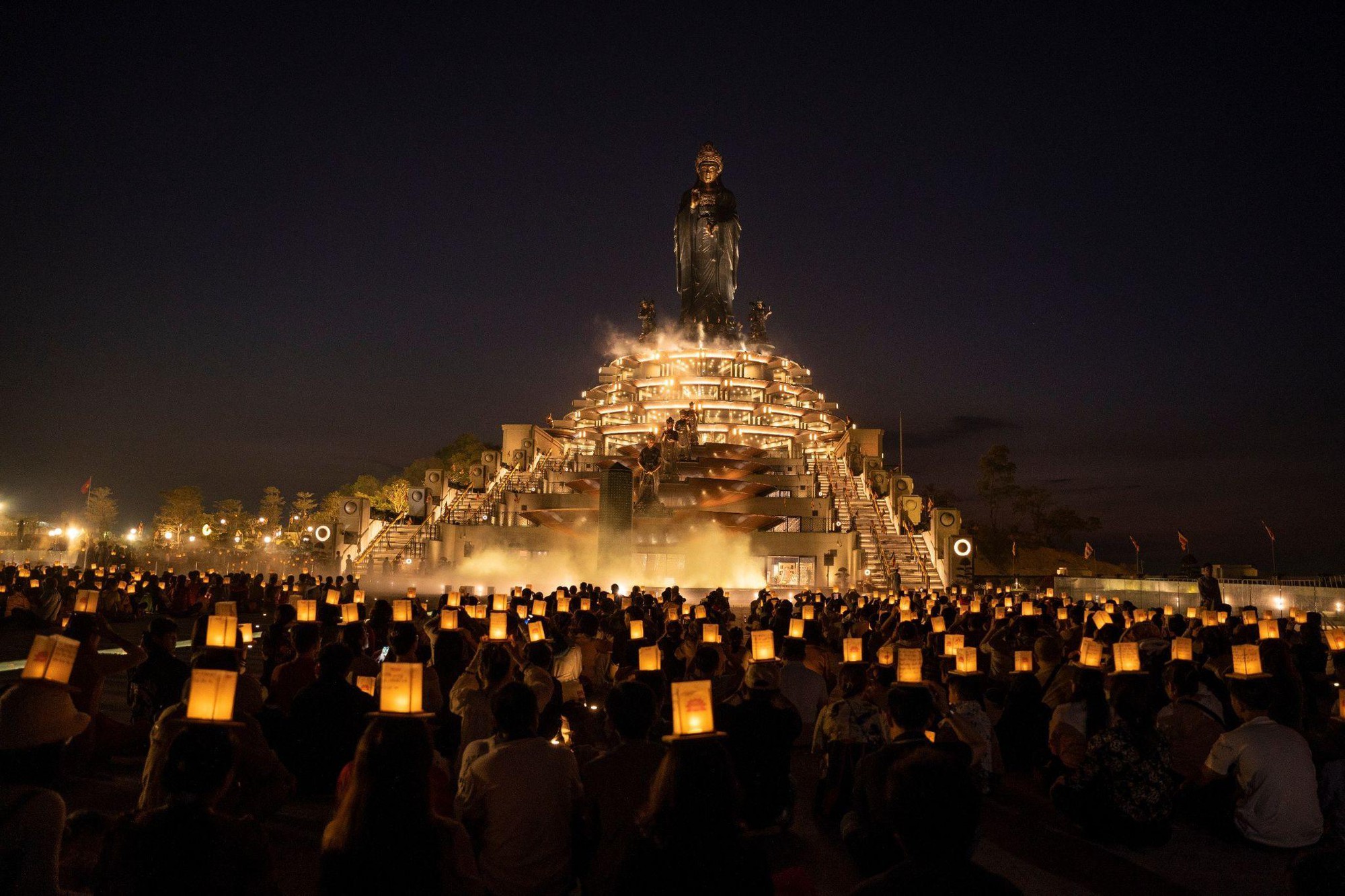 Núi Bà Đen, Tây Ninh tổ chức dâng đăng Thứ 7 hàng tuần trong mùa lễ tạ cuối năm - Ảnh 3.
