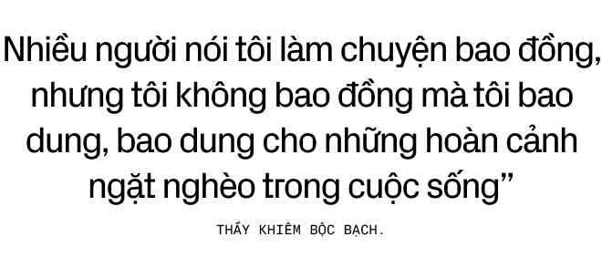 Thầy Hiệu trưởng già hơn 30 năm làm MC đám cưới để có tiền cho học trò nghèo: - Ảnh 5.