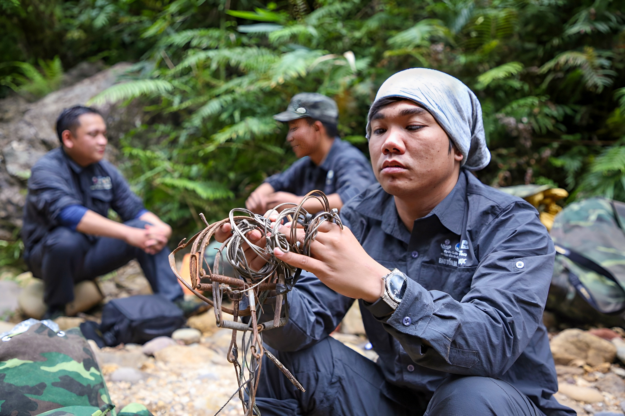 Theo chân “biệt đội” tháo gỡ bẫy, giải cứu thú tại rừng Tây Giang - Ảnh 22.
