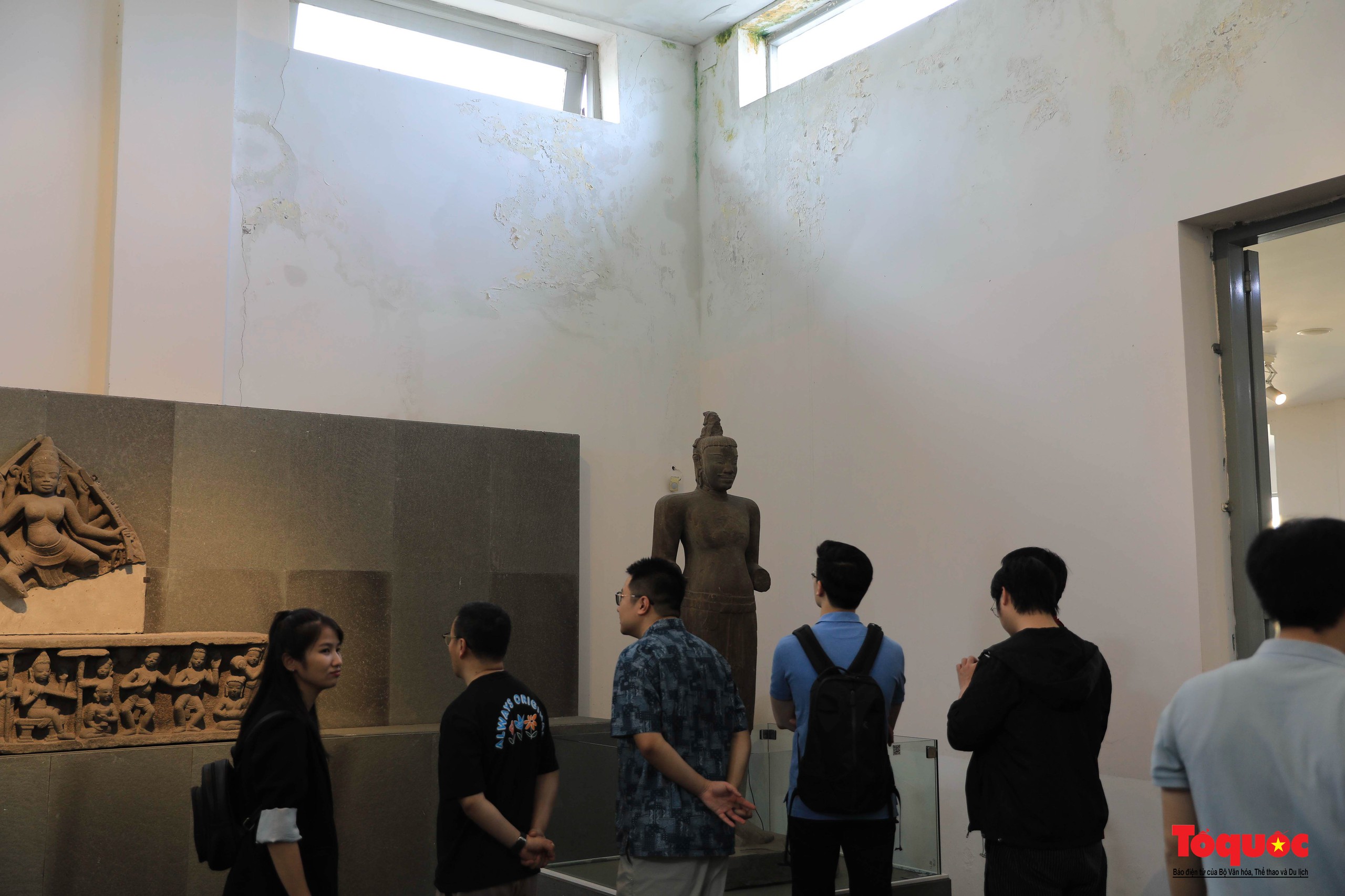 Bảo tàng điêu khắc Chăm Đà Nẵng xuống cấp nghiêm trọng - Ảnh 3.