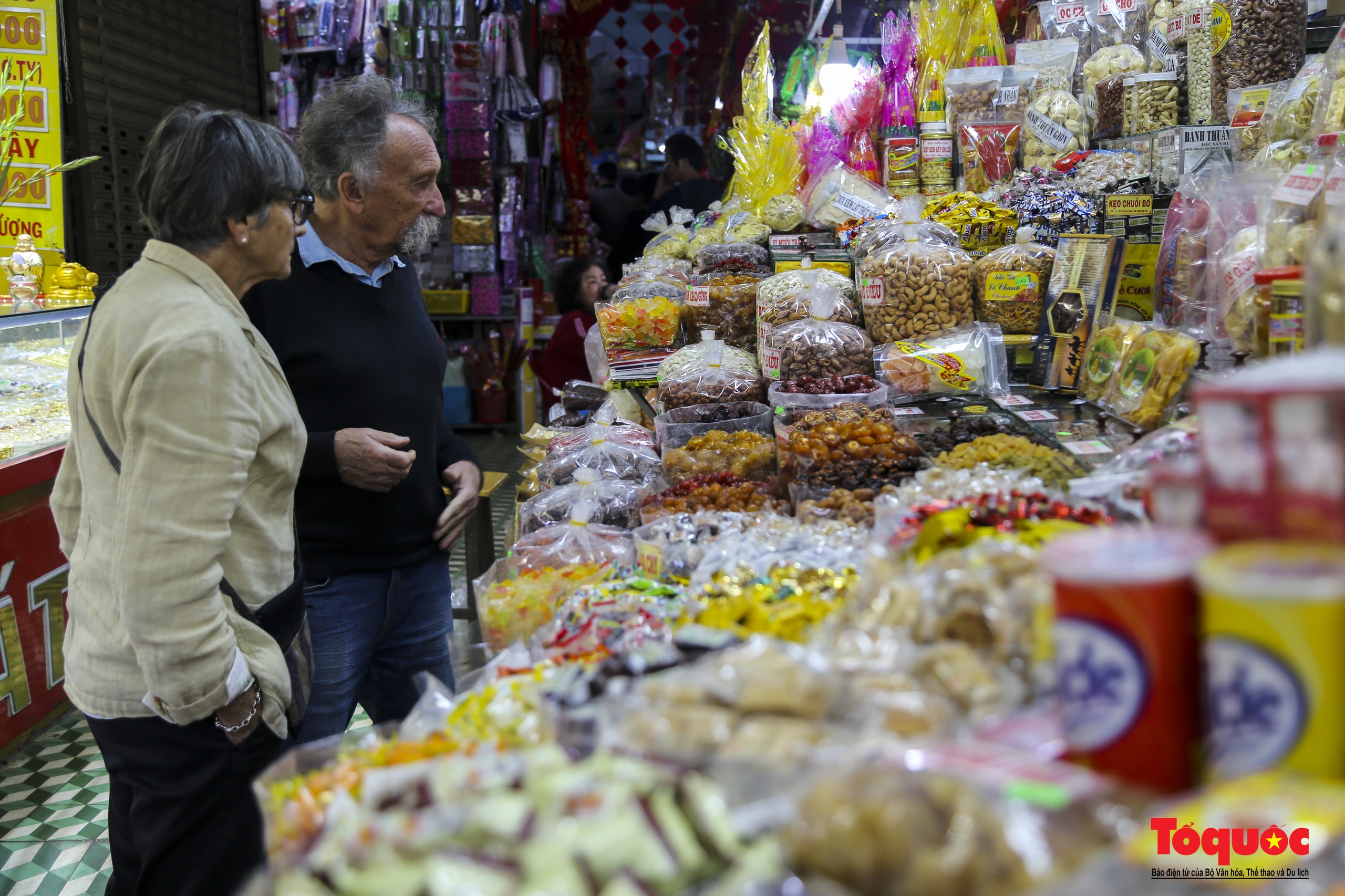 Hàng hóa Tết đa dạng, sức mua tại ngôi chợ nổi tiếng bậc nhất xứ Huế vẫn chưa cao - Ảnh 12.