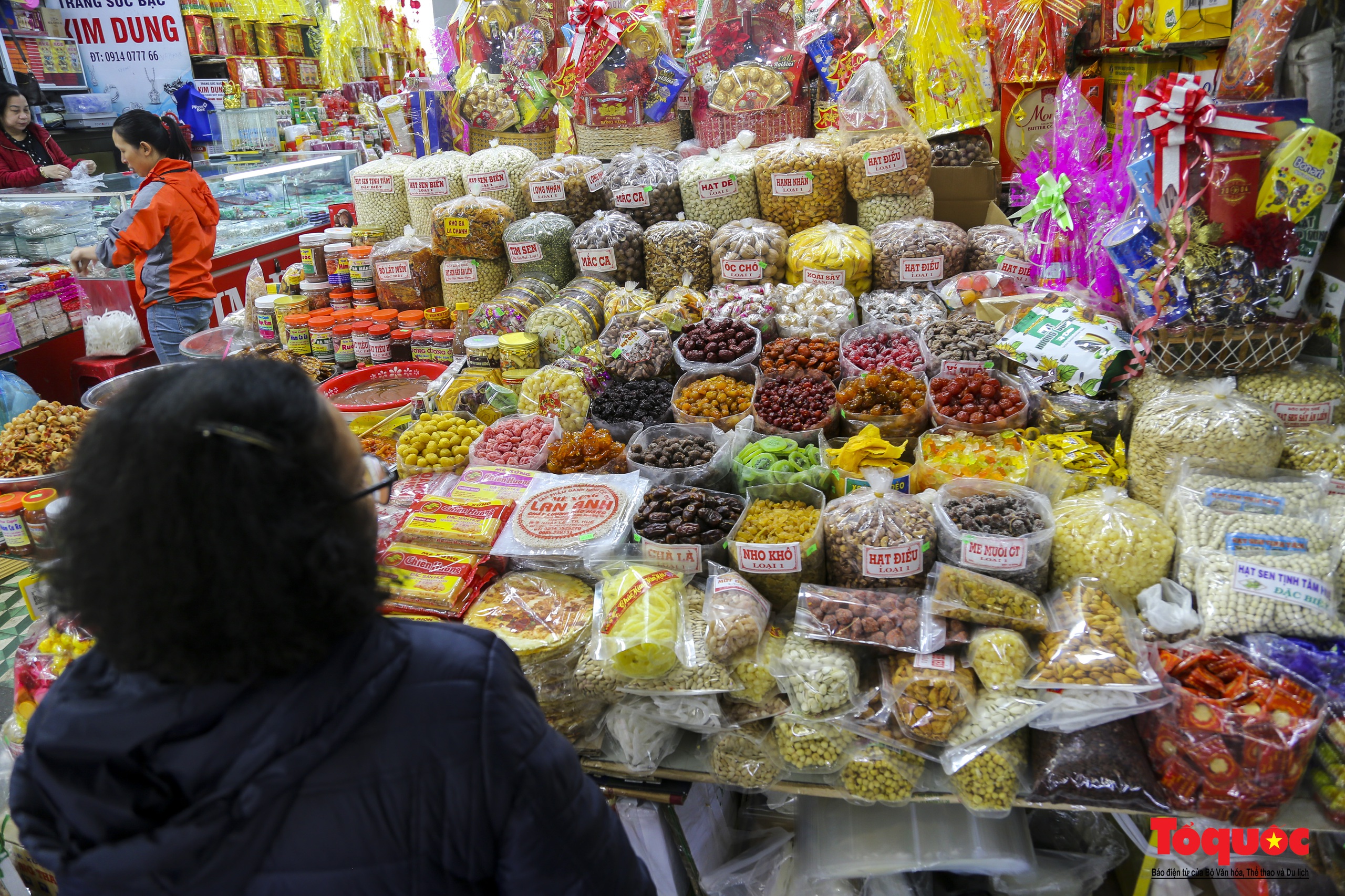 Hàng hóa Tết đa dạng, sức mua tại ngôi chợ nổi tiếng bậc nhất xứ Huế vẫn chưa cao - Ảnh 15.