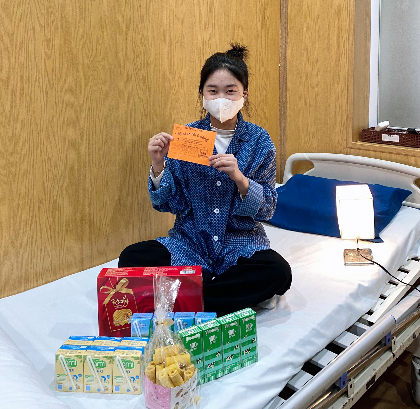 Ấm áp phiên chợ Tết 0 đồng cho bệnh nhân ở Hà Nội - Ảnh 12.