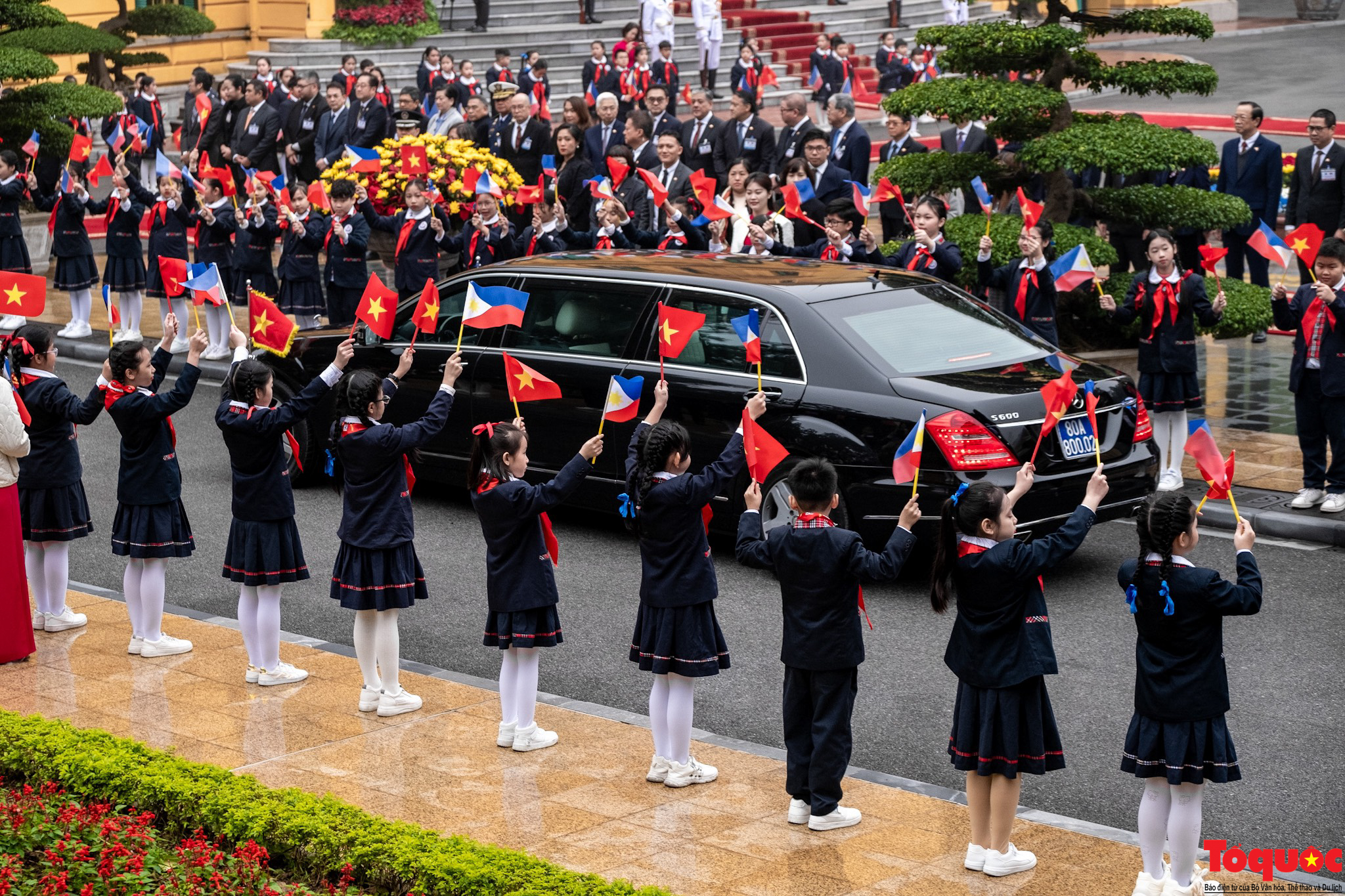 Chủ tịch nước Võ Văn Thưởng chủ trì lễ đón Tổng thống Philippines và Phu nhân thăm Việt Nam. - Ảnh 2.