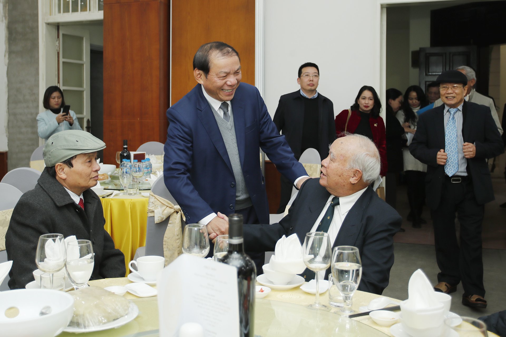 Bộ trưởng Nguyễn Văn Hùng gặp mặt, chúc Tết lãnh đạo Bộ VHTTDL qua các thời kỳ - Ảnh 3.