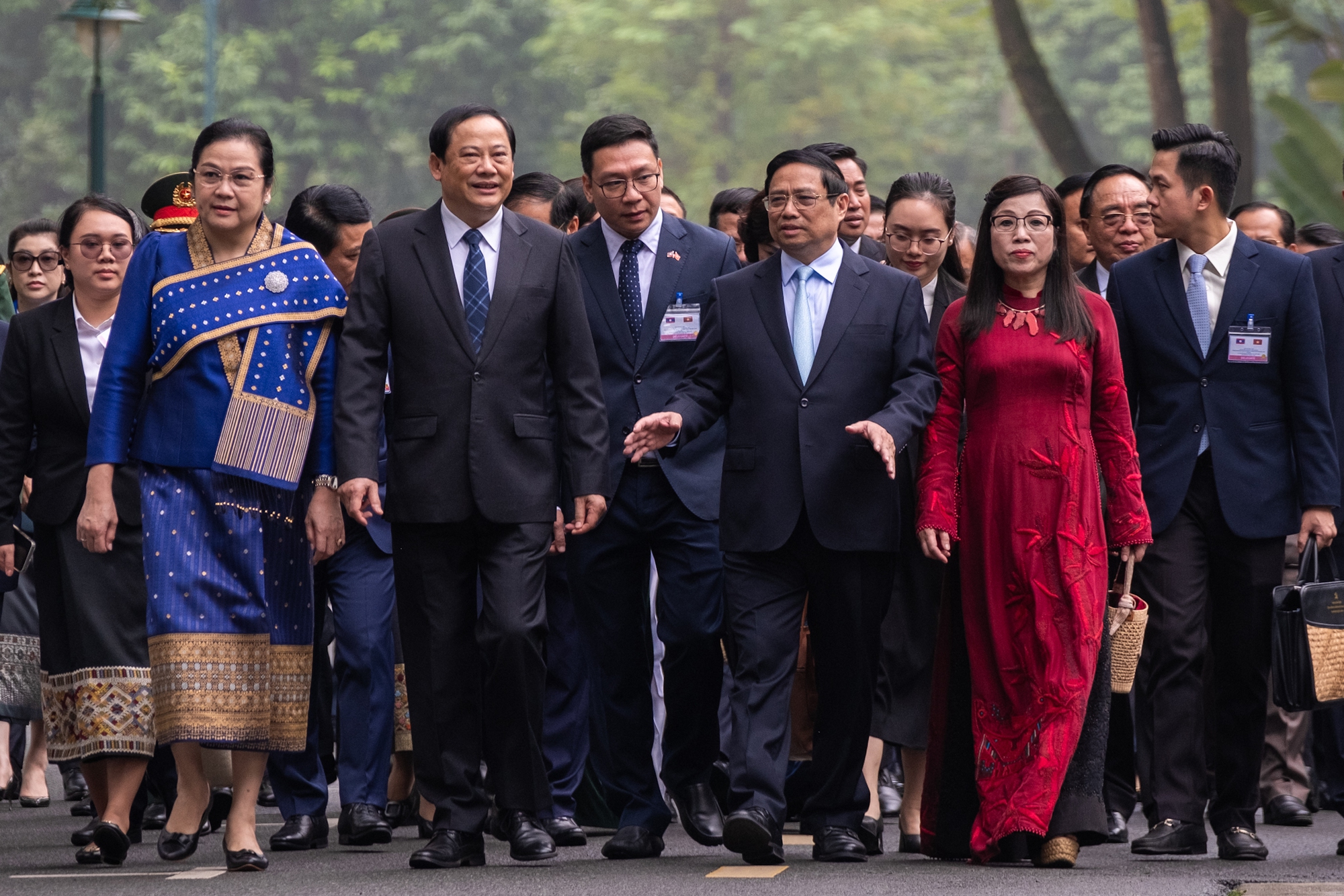 Thủ tướng Phạm Minh Chính chủ trì lễ đón trong chuyến thăm Việt Nam của Thủ tướng Lào. - Ảnh 3.