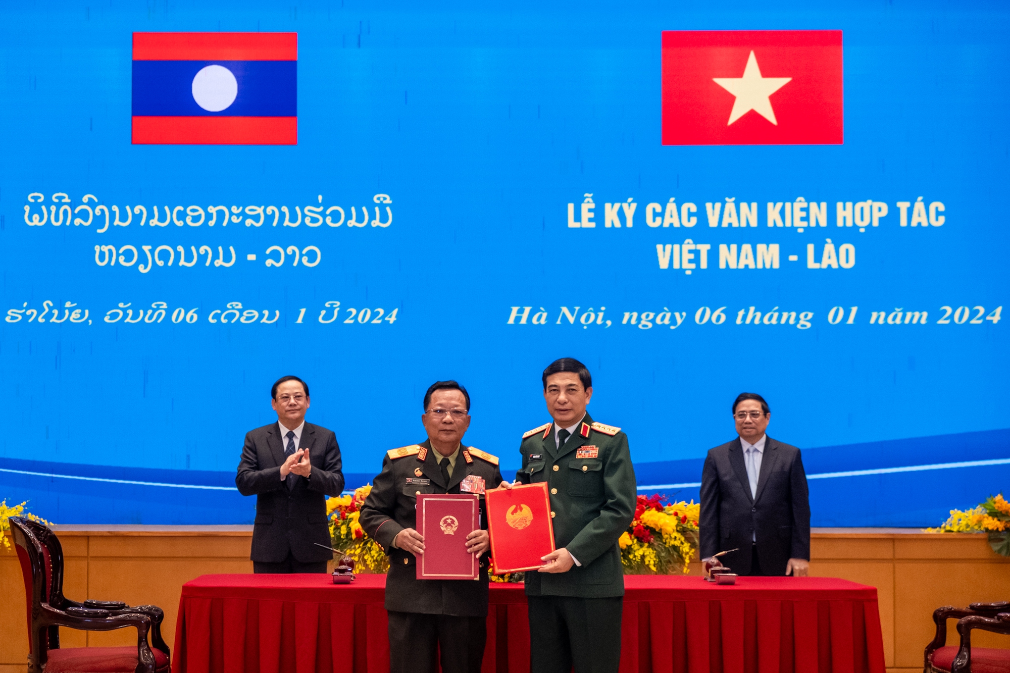 Thủ tướng Phạm Minh Chính chủ trì lễ đón trong chuyến thăm Việt Nam của Thủ tướng Lào. - Ảnh 10.