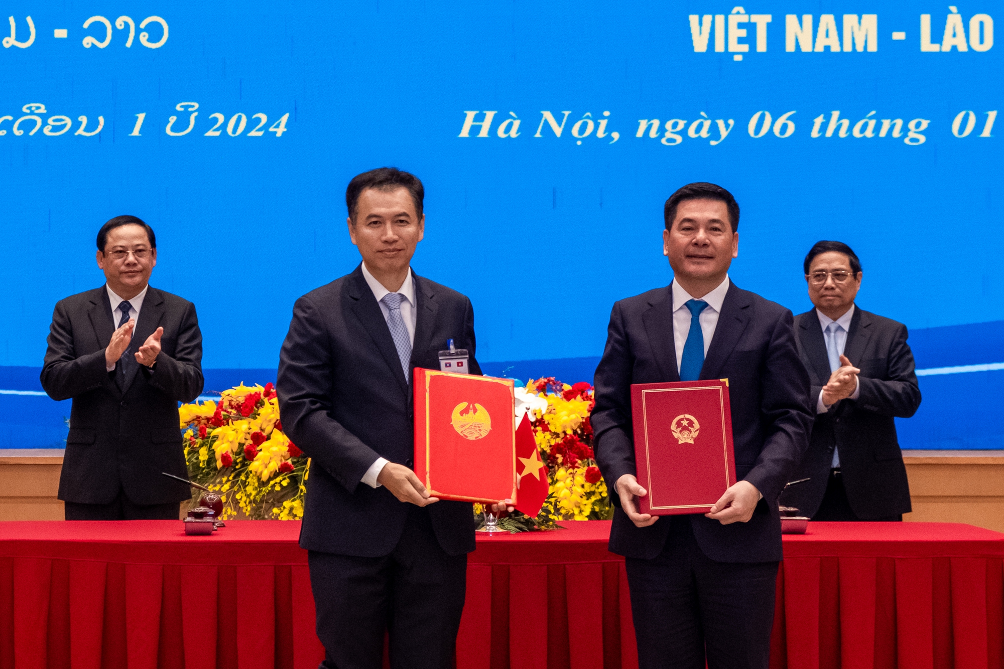 Thủ tướng Phạm Minh Chính chủ trì lễ đón trong chuyến thăm Việt Nam của Thủ tướng Lào. - Ảnh 12.
