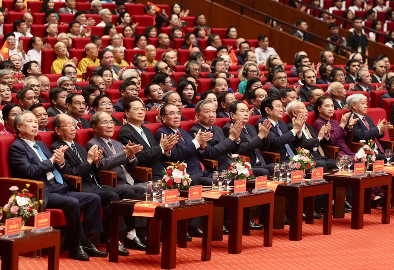 Thủ đô ngàn năm văn hiến và anh hùng - nơi hội tụ, kết tinh và tỏa sáng những giá trị cao quý của dân tộc - Ảnh 2. Thủ đô ngàn năm văn hiến và anh hùng - nơi hội tụ, kết tinh và tỏa sáng những giá trị cao quý của dân tộc - Ảnh 2.