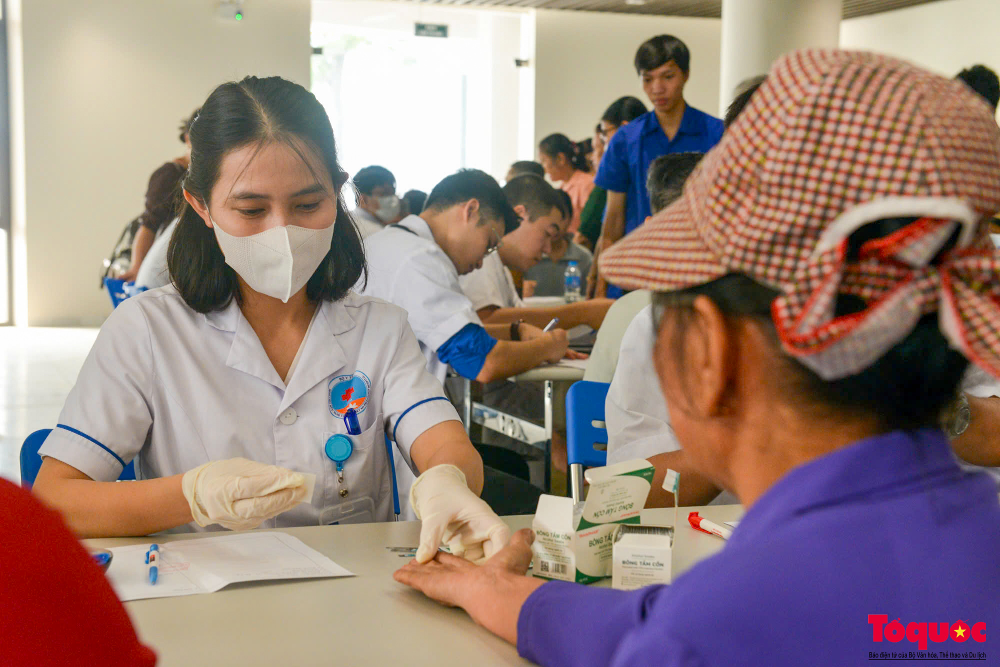 Hàng ngàn người dân được khám miễn phí tại Hành trình Thanh niên Thủ đô - Ảnh 5.