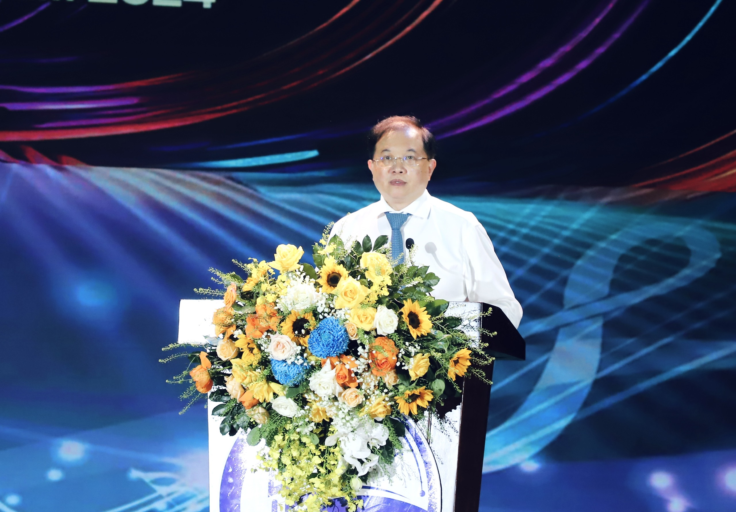 ពិធីបិទ និងប្រគល់រង្វាន់មហោស្រពតន្ត្រី និងរបាំជាតិ ឆ្នាំ២០២៤ - រូបថត ៥. Bế mạc và trao giải Liên hoan Ca Múa Nhạc toàn quốc năm 2024 - Ảnh 5.