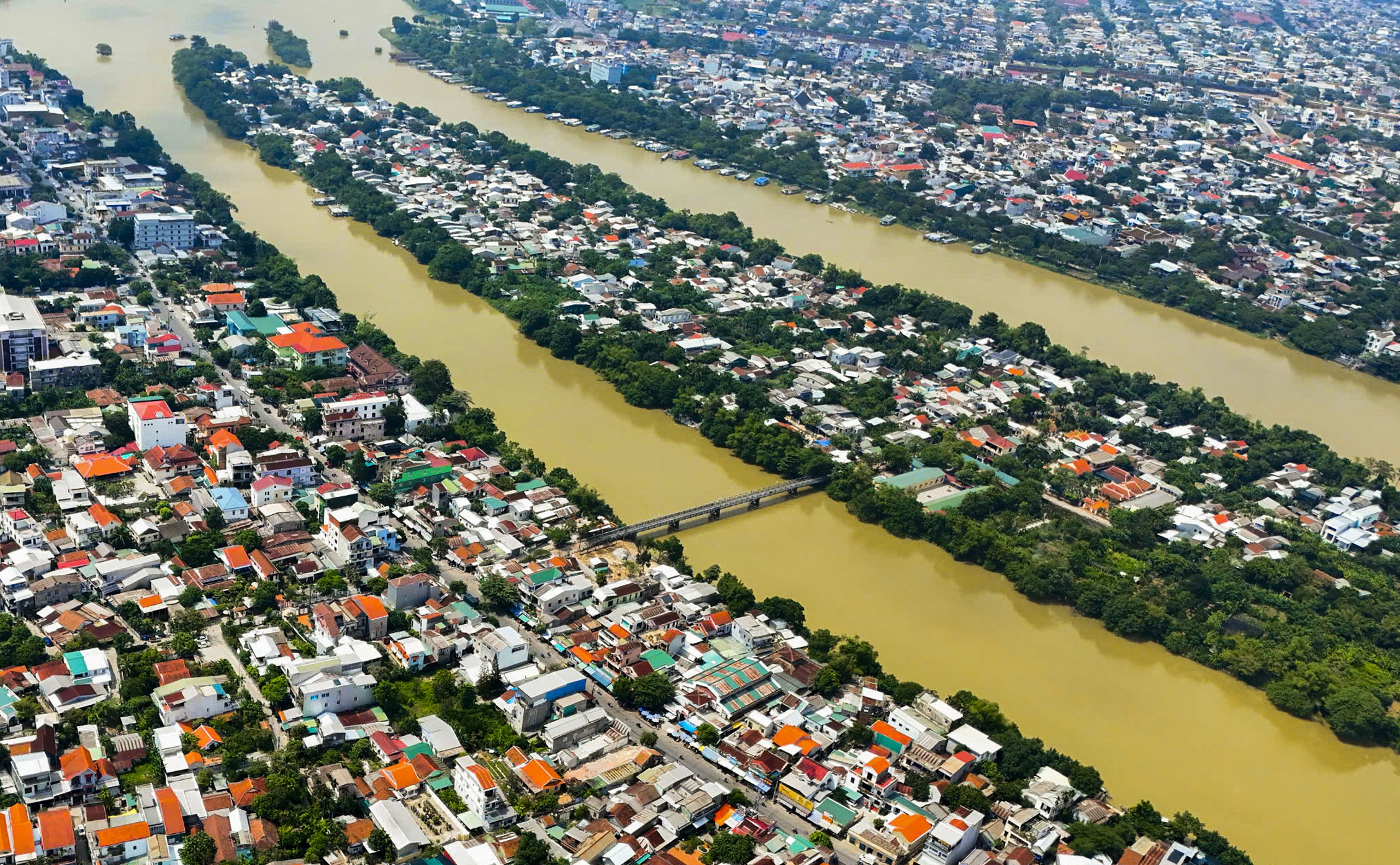 Cầu &quot;độc đạo&quot; bắc qua Cồn Hến xuống cấp nghiêm trọng, người dân tha thiết mong xây cầu mới - Ảnh 1.