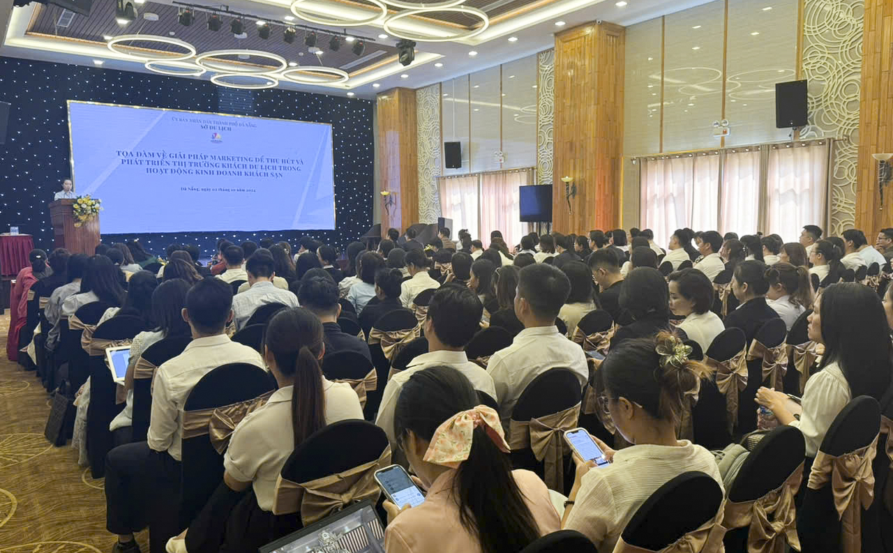 Seminar tentang solusi pemasaran untuk menarik dan mengembangkan pasar wisata di bisnis perhotelan - Foto 1. Tọa đàm về giải pháp marketing để thu hút và phát triển thị trường khách du lịch trong hoạt động kinh doanh khách sạn - Ảnh 1.