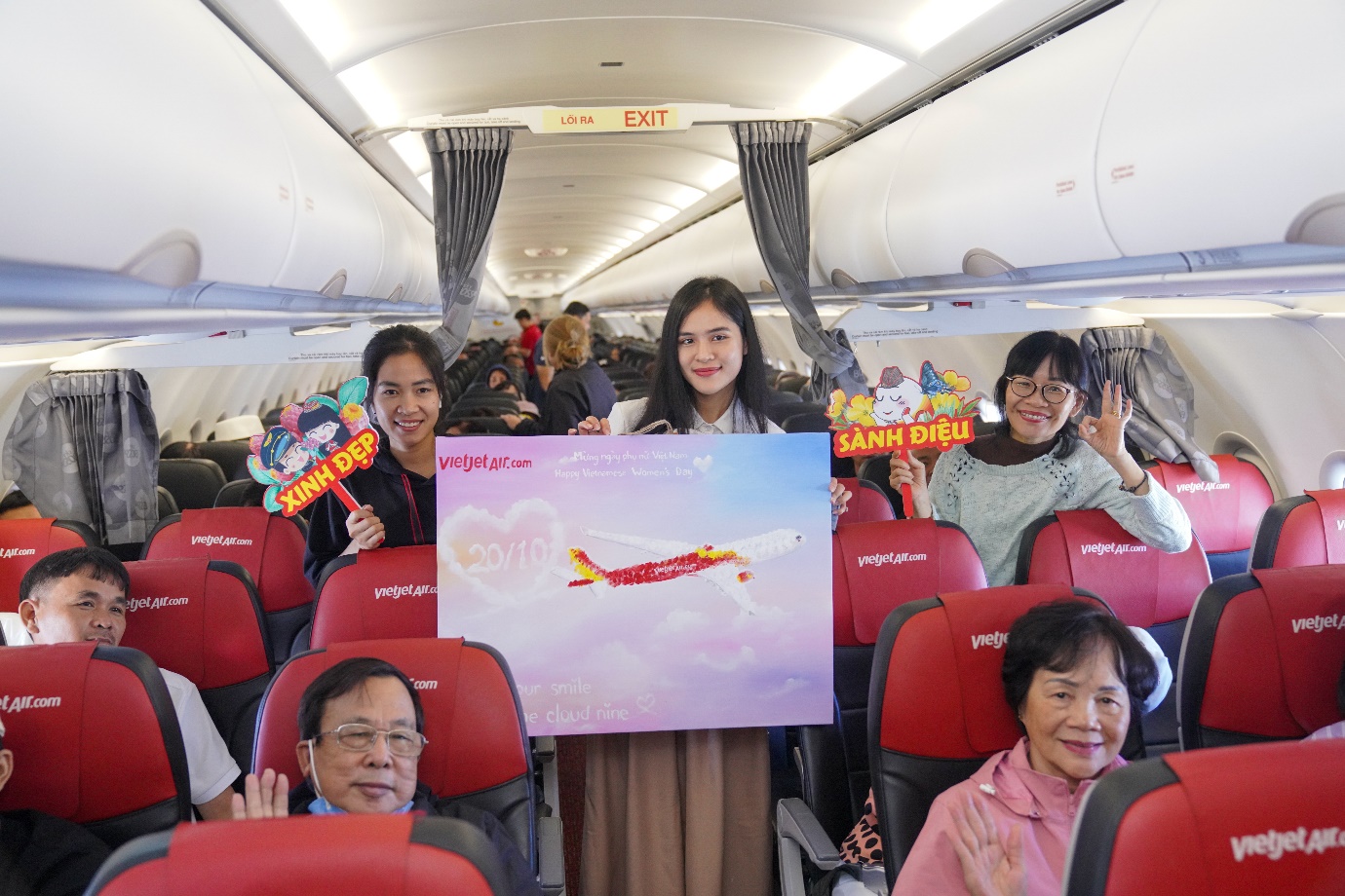 Cùng Vietjet tôn vinh một nửa xinh đẹp của thế giới nhân ngày 20/10 - Ảnh 1.