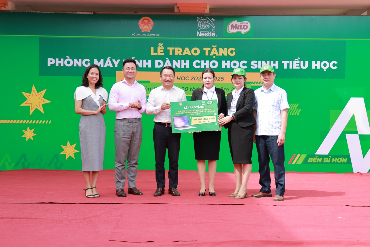 Nestlé MILO trao tặng máy tính cho các trường tiểu học vùng cao - Ảnh 1.