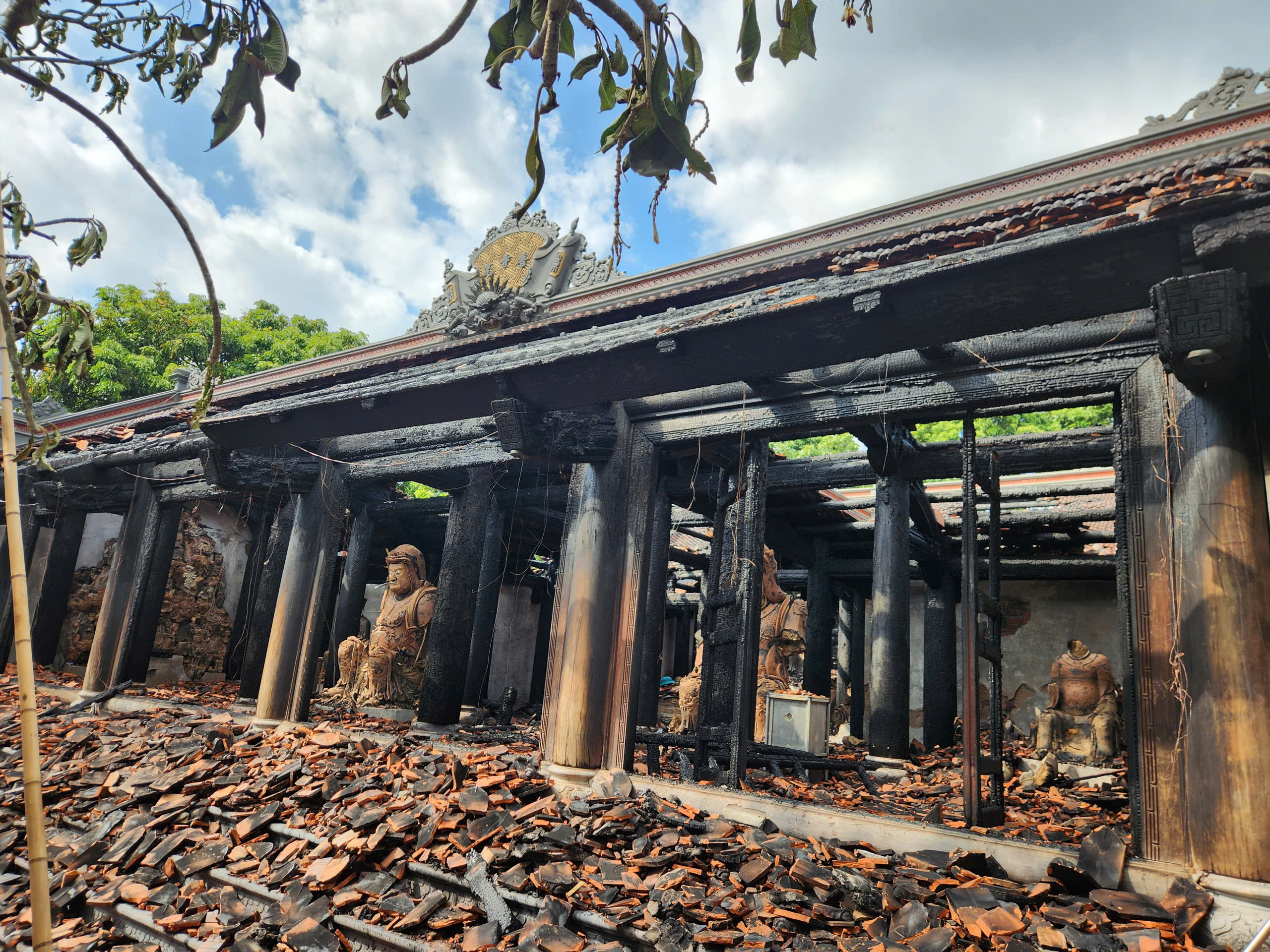 Incendie de la pagode Xuan Lung : le ministère de la Culture, des Sports et du Tourisme demande des mesures urgentes pour protéger les trésors nationaux - Photo 2. Cháy chùa Xuân Lũng: Bộ VHTTDL yêu cầu khẩn trương có biện pháp bảo vệ bảo vật quốc gia  - Ảnh 2.