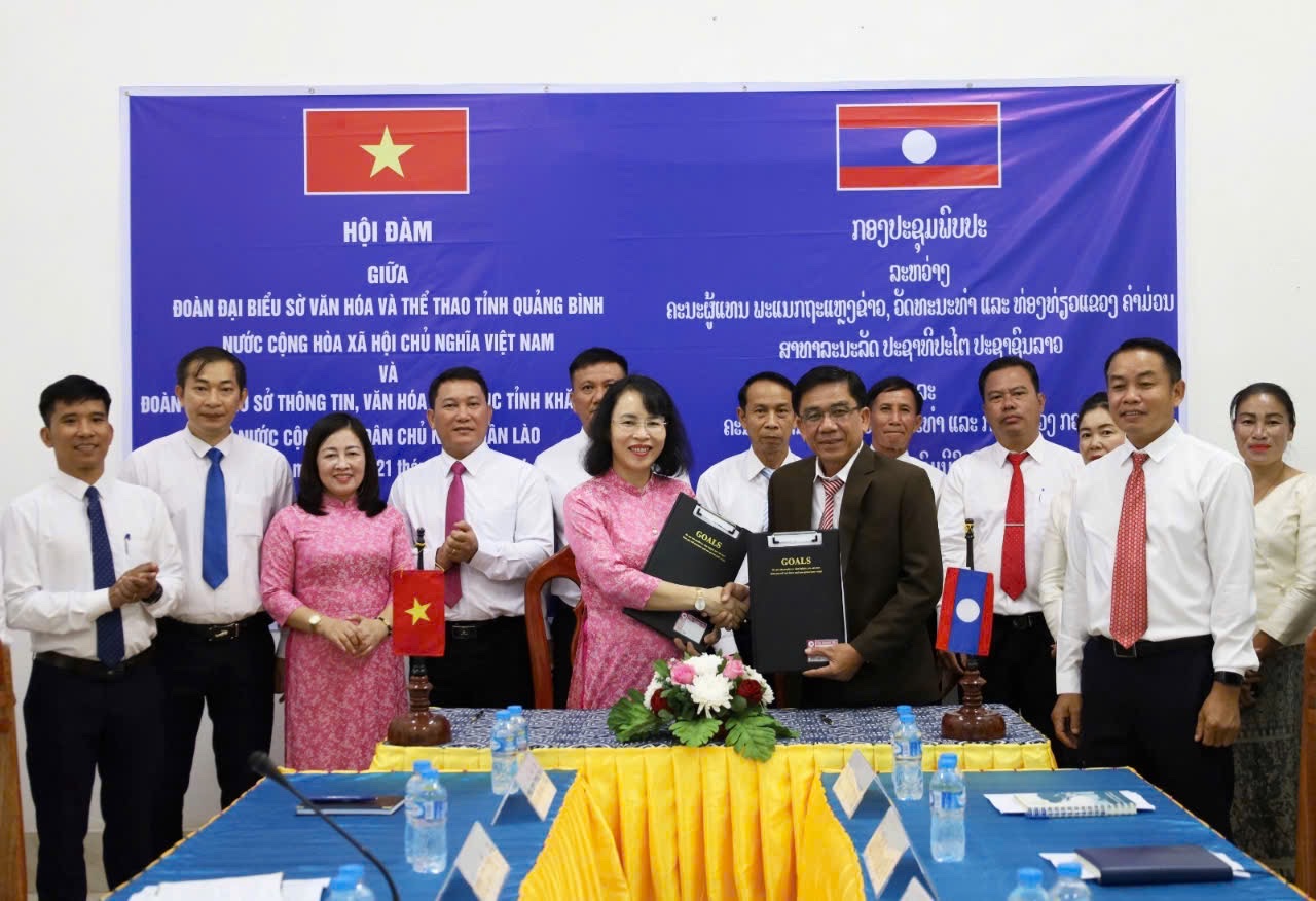 Renforcement de la coopération culturelle entre la province de Khammouane (Laos) et la province de Quang Binh - Photo 2. Tăng cường hợp tác lĩnh vực văn hóa giữa tỉnh Khăm Muồn (Lào) và tỉnh Quảng Bình - Ảnh 2.