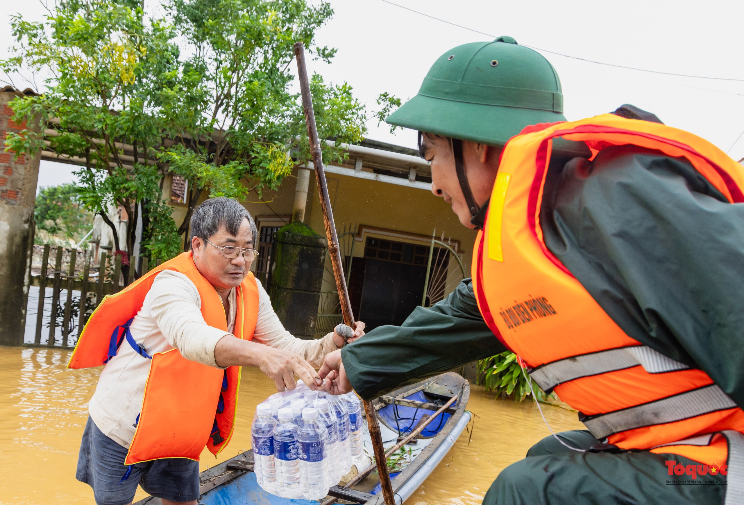 Cảnh cuộc sống của người dân vùng lũ Quảng Bình - Ảnh 11.