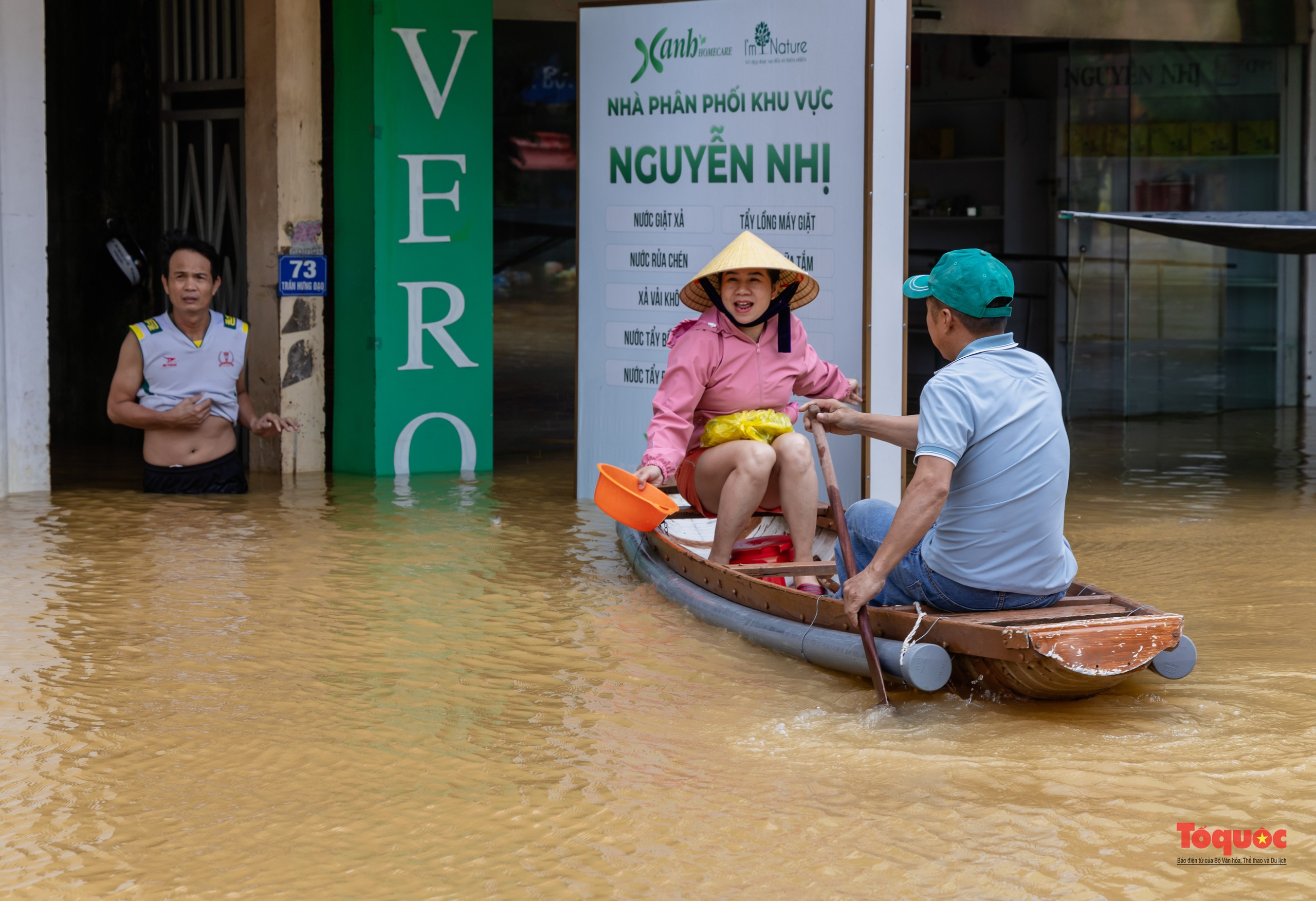 Cảnh cuộc sống của người dân vùng lũ Quảng Bình - Ảnh 7.