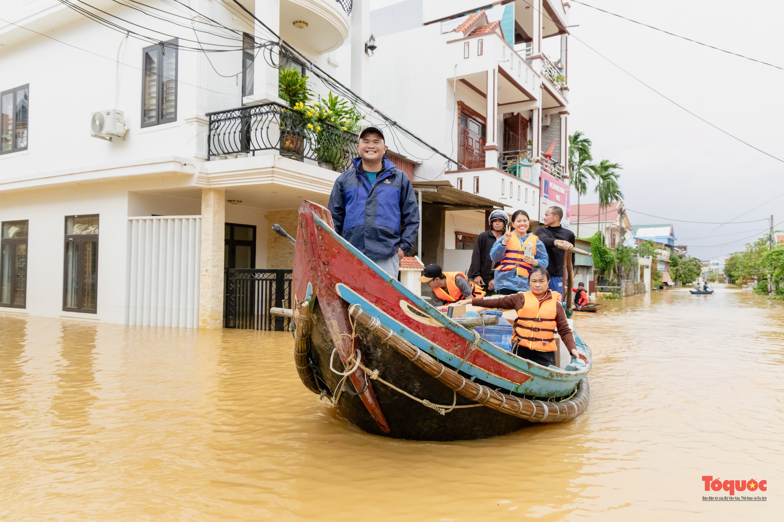 Cảnh cuộc sống của người dân vùng lũ Quảng Bình - Ảnh 19.