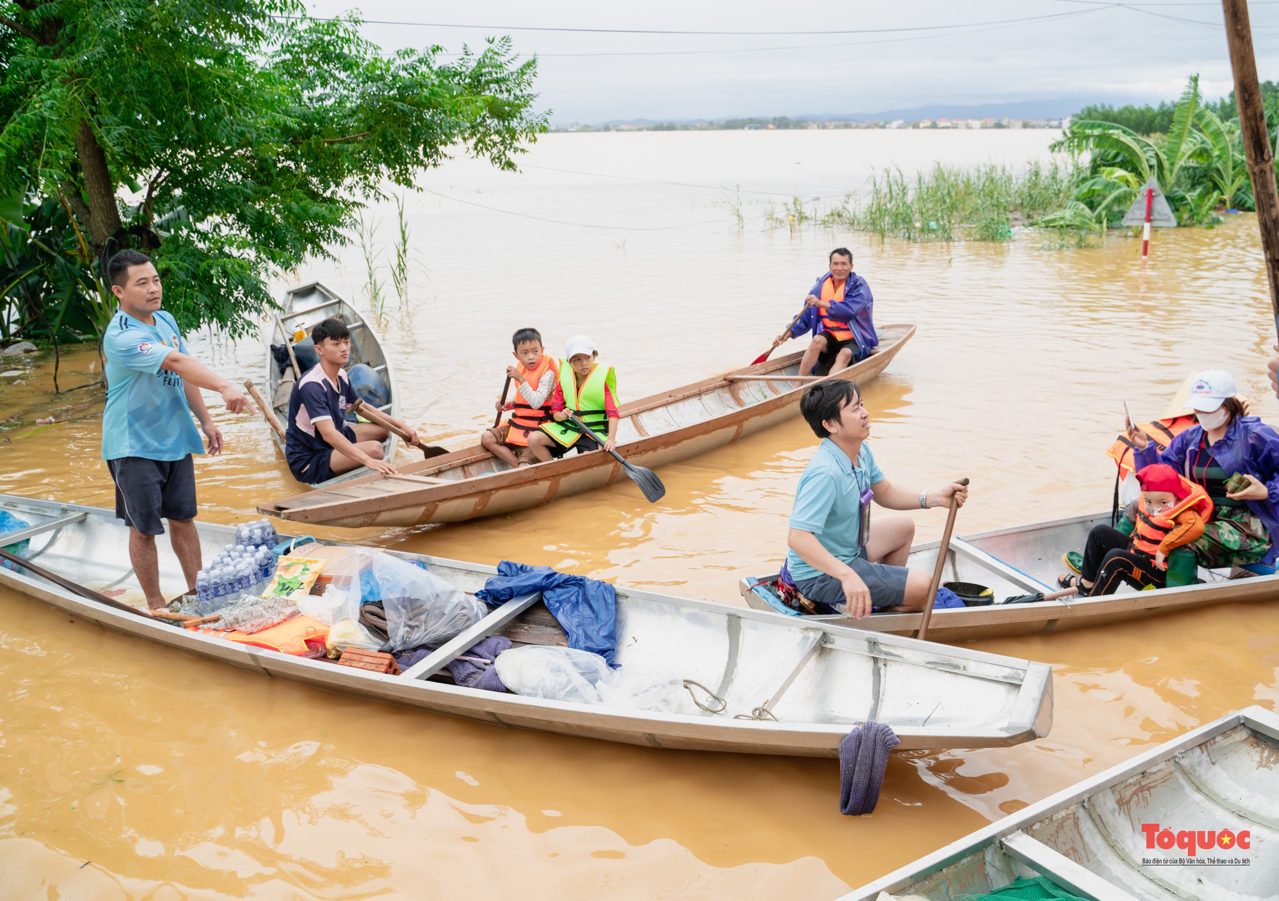 Cảnh cuộc sống của người dân vùng lũ Quảng Bình - Ảnh 20.