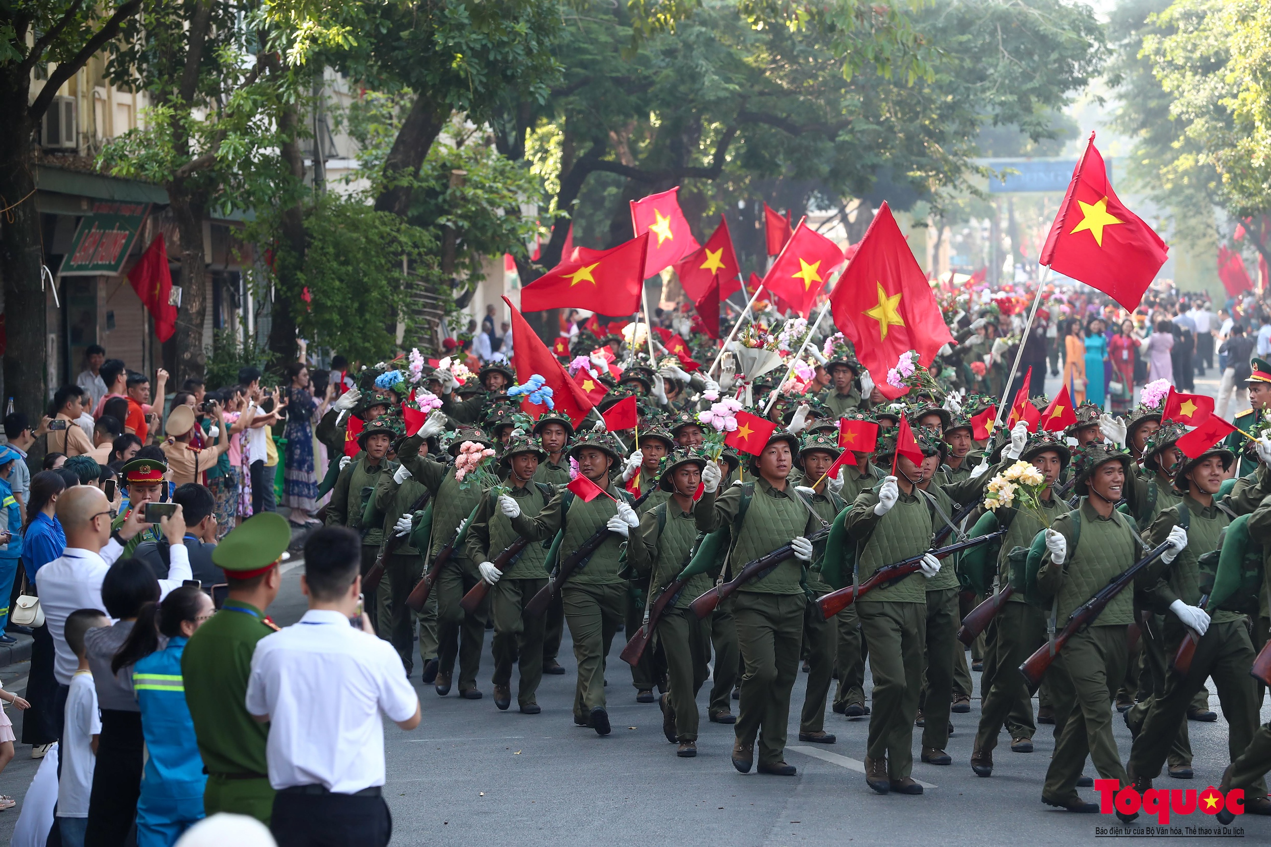 Hùng tráng “Ngày hội Văn hóa vì hòa bình” chào mừng kỷ niệm 70 năm Ngày Giải phóng Thủ đô - Ảnh 10.