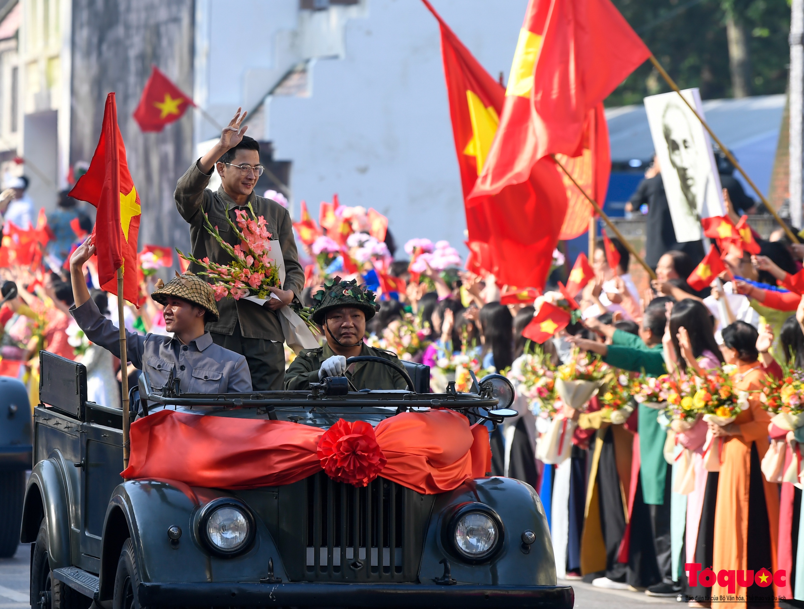 Hùng tráng “Ngày hội Văn hóa vì hòa bình” chào mừng kỷ niệm 70 năm Ngày Giải phóng Thủ đô - Ảnh 4.