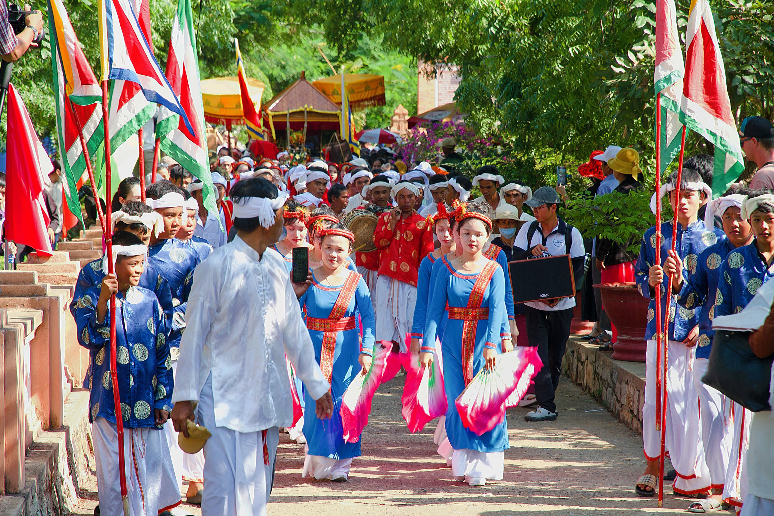 Kom naar Binh Thuan en ontdek de schoonheid van de Cham-cultuur - Foto 1. Đến Bình Thuận khám phá nét đẹp văn hóa Chăm - Ảnh 1.