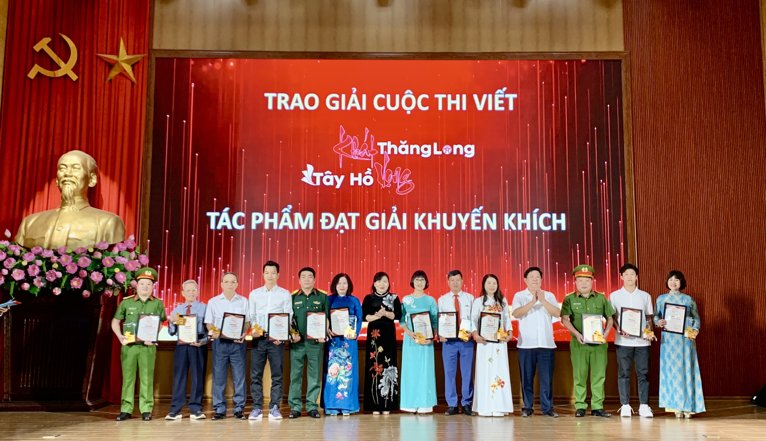 Trao giải Cuộc thi viết “Khát vọng Tây Hồ - Khát vọng Thăng Long” - Ảnh 2.