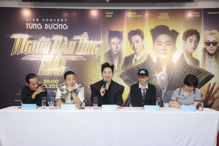 Zpěvák Tung Duong - Muž, který změnil svůj zpěv, aby byl blíž mladým lidem - Foto 1. Ca sĩ Tùng Dương- Người đàn ông hát thay đổi để gần gũi giới trẻ - Ảnh 1.