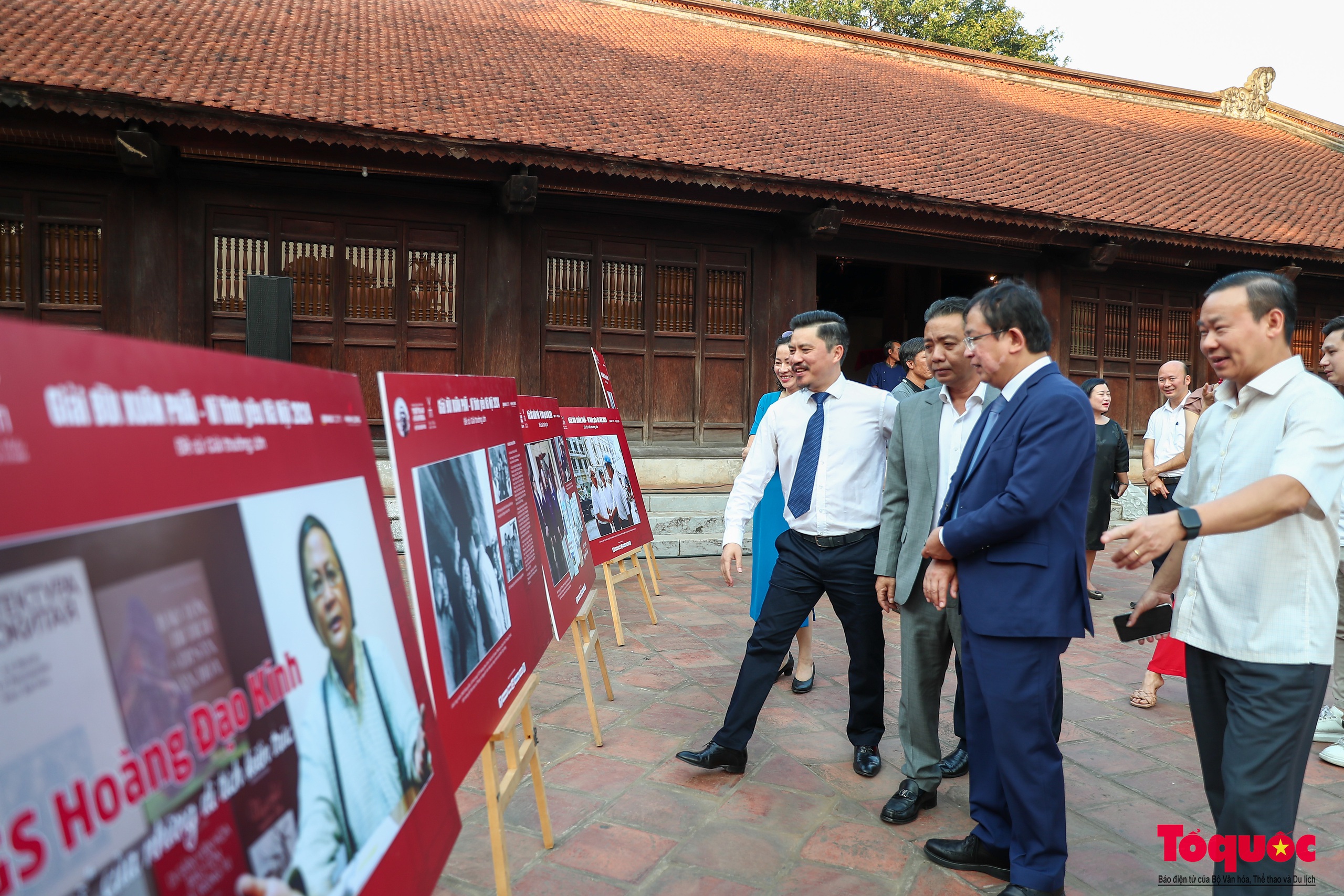 Chùm ảnh: Lễ trao giải &quot;Bùi Xuân Phái - Vì tình yêu Hà Nội&quot; lần thứ 17 năm 2024 - Ảnh 15.