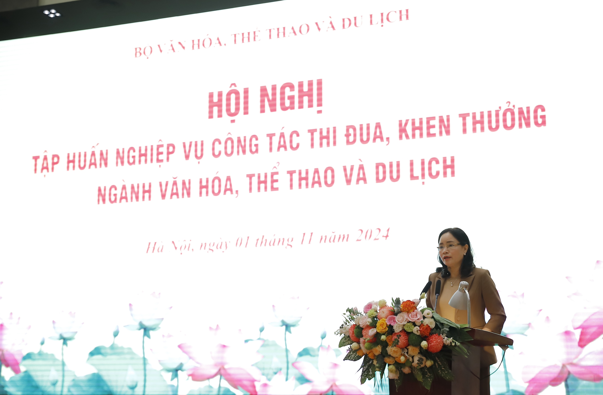 Thứ trưởng Trịnh Thị Thủy: Thấm nhuần sâu sắc vị trí, vai trò, tầm quan trọng của công tác thi đụa- khen thưởng - Ảnh 2.