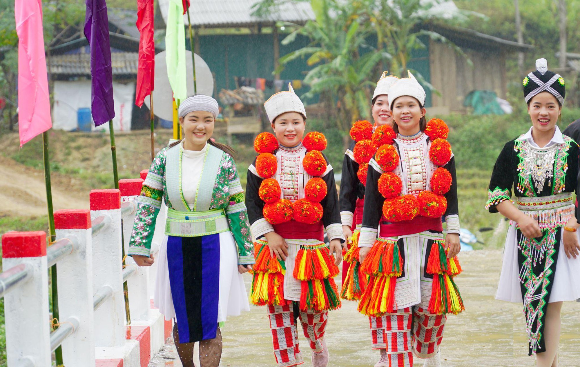 Thăm lại cây cầu làm đổi đời cho bản làng nghèo bên suối Tình yêu - Ảnh 6.