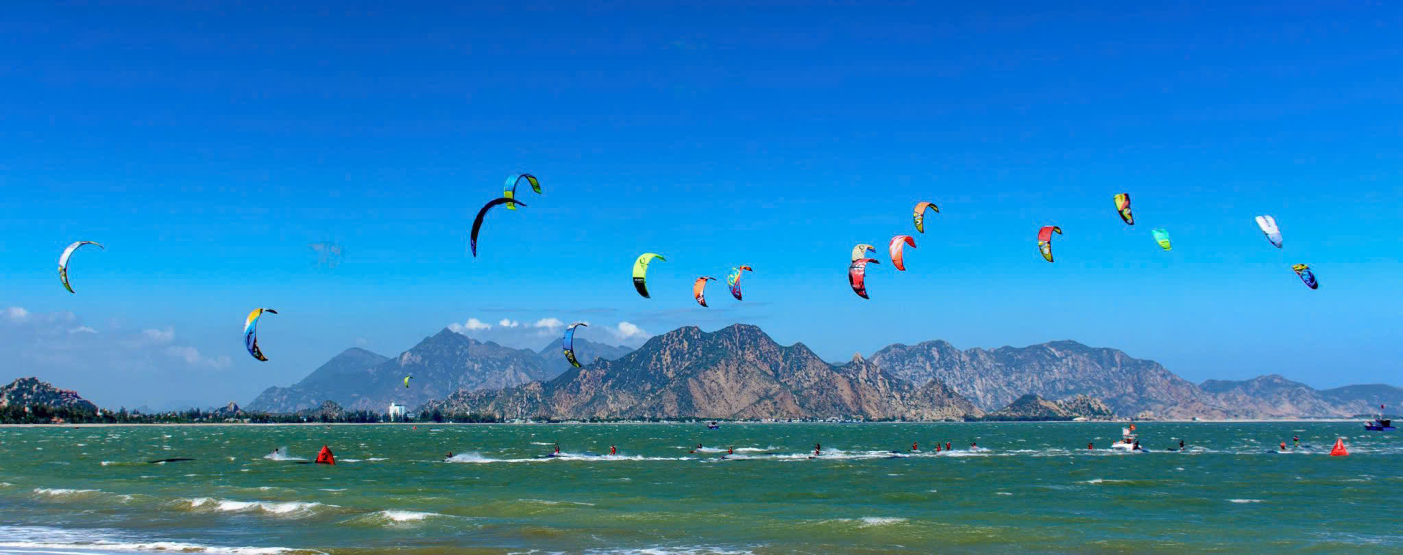 Ninh Thuan oppfordrer bedrifter i Ho Chi Minh-byen til å investere i turisme av høy kvalitet – Bilde 1. Ninh Thuận kêu gọi doanh nghiệp TP. HCM đầu tư vào du lịch chất lượng cao - Ảnh 1.