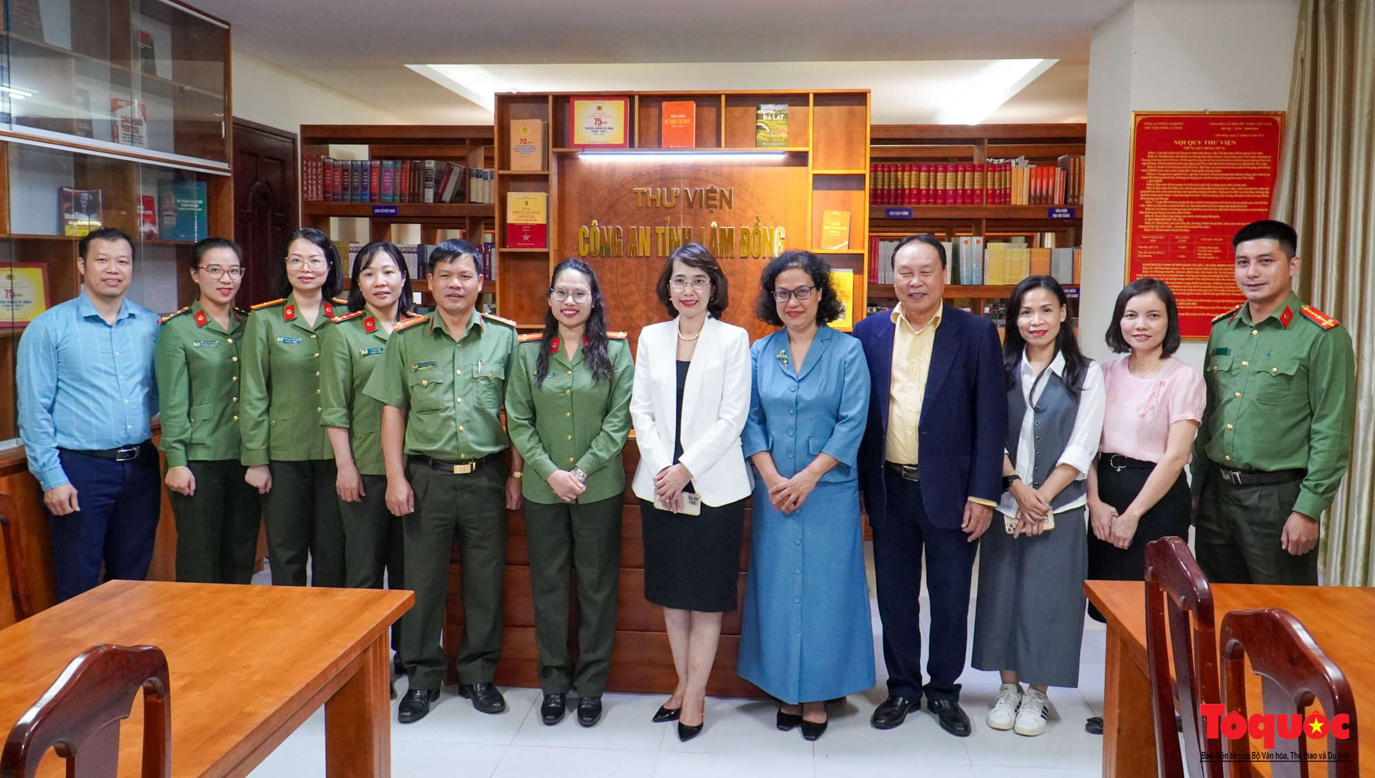 Hỗ trợ Công an tỉnh Lâm Đồng xây dựng tủ sách Hồ Chí Minh - Ảnh 5.