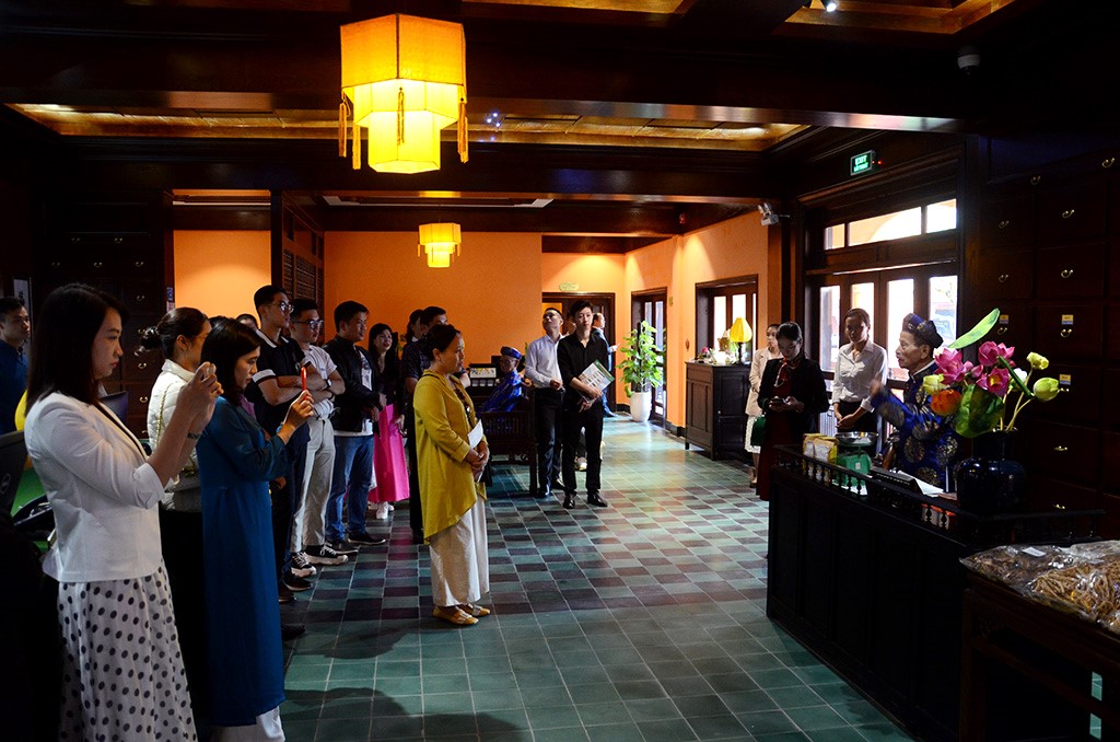 Thua Thien Hue organiza uma semana para promover produtos e serviços de turismo de saúde - Foto 1. Thừa Thiên Huế tổ chức tuần lễ quảng bá các sản phẩm dịch vụ du lịch chăm sóc sức khỏe - Ảnh 1.