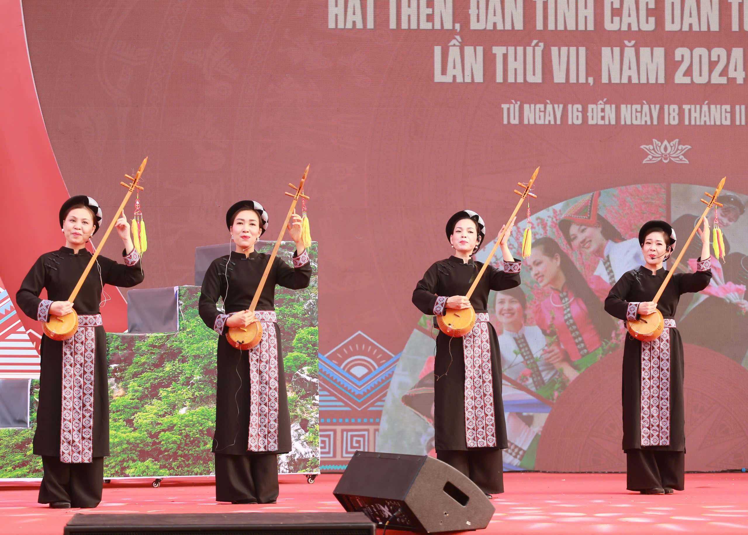 Khai mạc Liên hoan nghệ thuật hát Then, đàn Tính lần thứ VII - Ảnh 5. Khai mạc Liên hoan nghệ thuật hát Then, đàn Tính lần thứ VII - Ảnh 5.