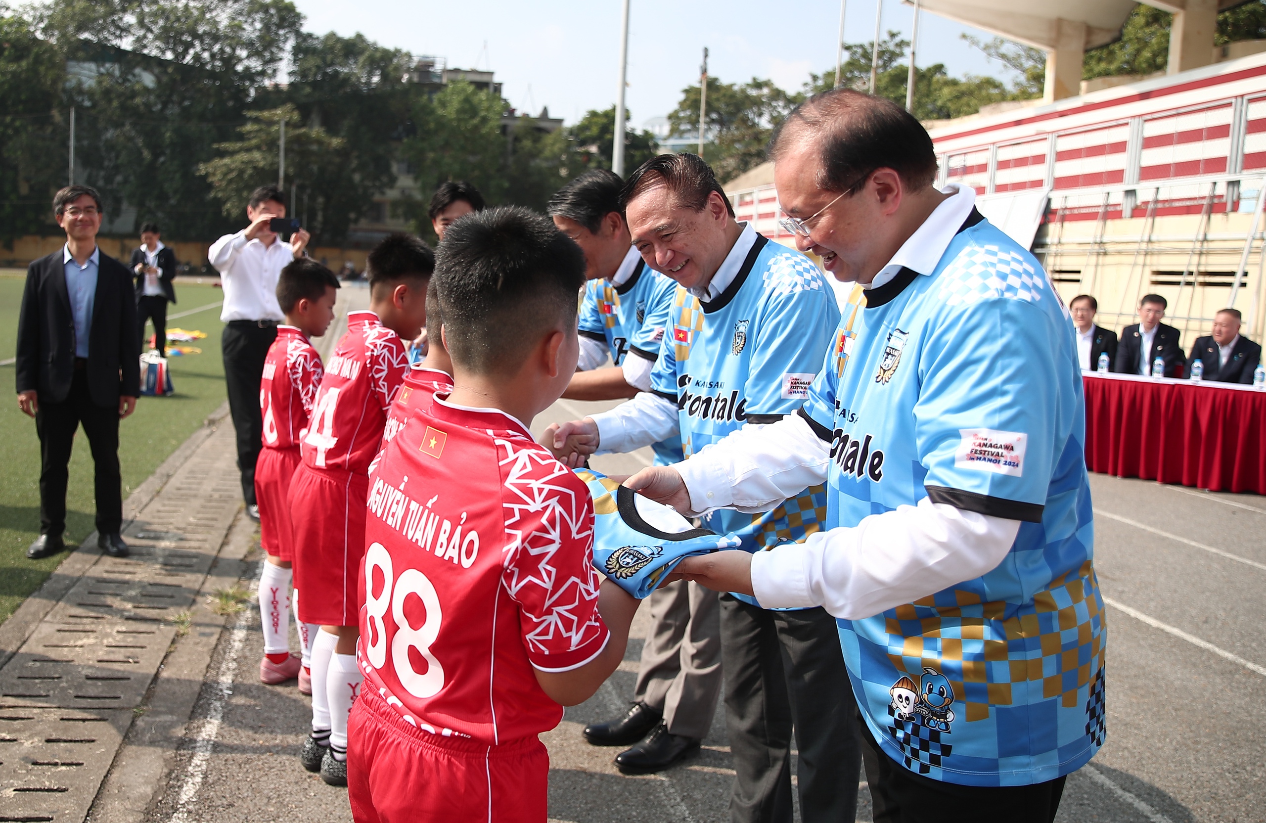 Giao lưu thể thao giữa CLB bóng đá Nhật Bản Kawasaki Frontale với các bạn nhỏ Việt Nam - Ảnh 5.