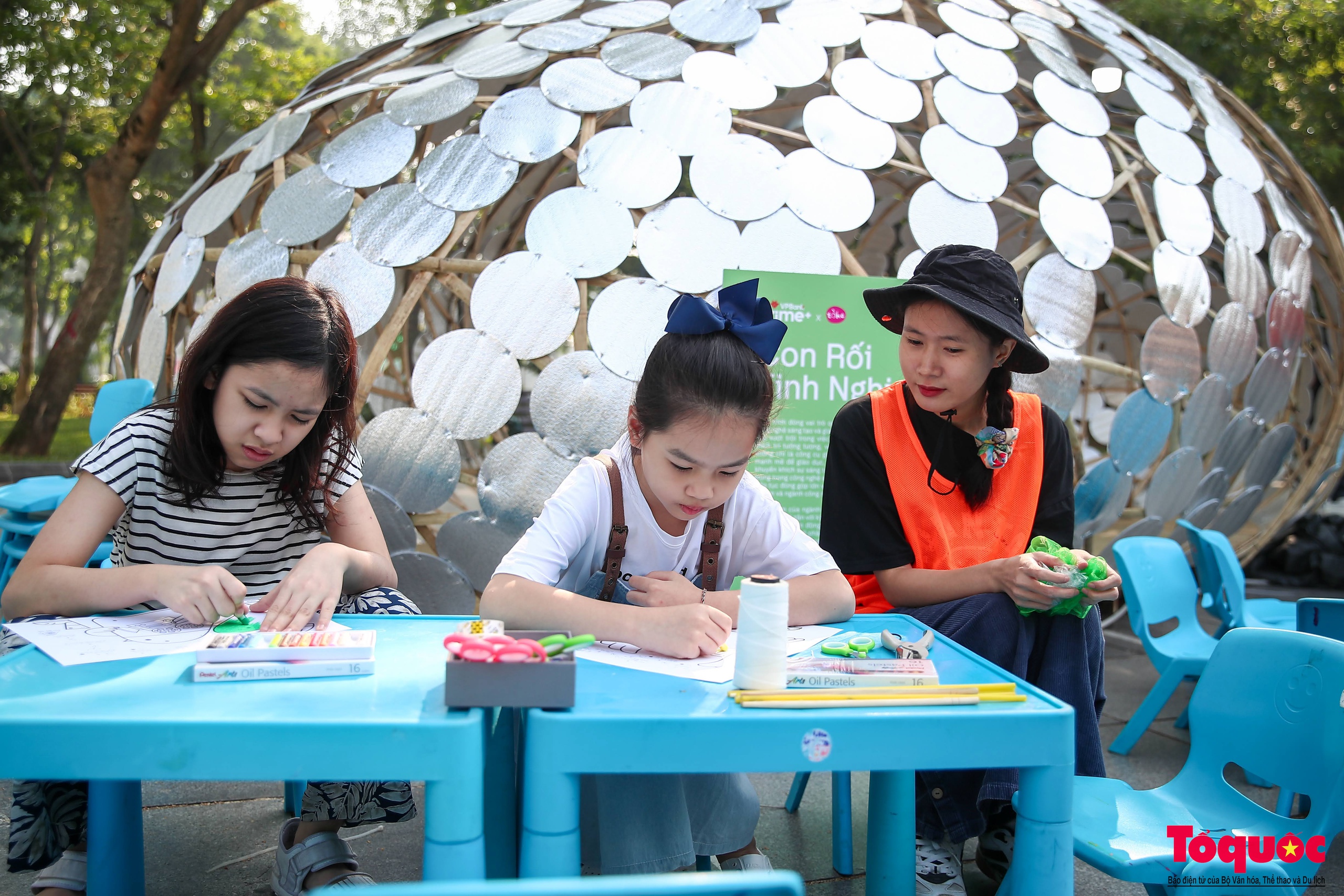 Khám phá không gian ươm mầm sáng tạo cho trẻ thơ tại Lễ hội thiết kế sáng tạo Hà Nội 2024 - Ảnh 4.