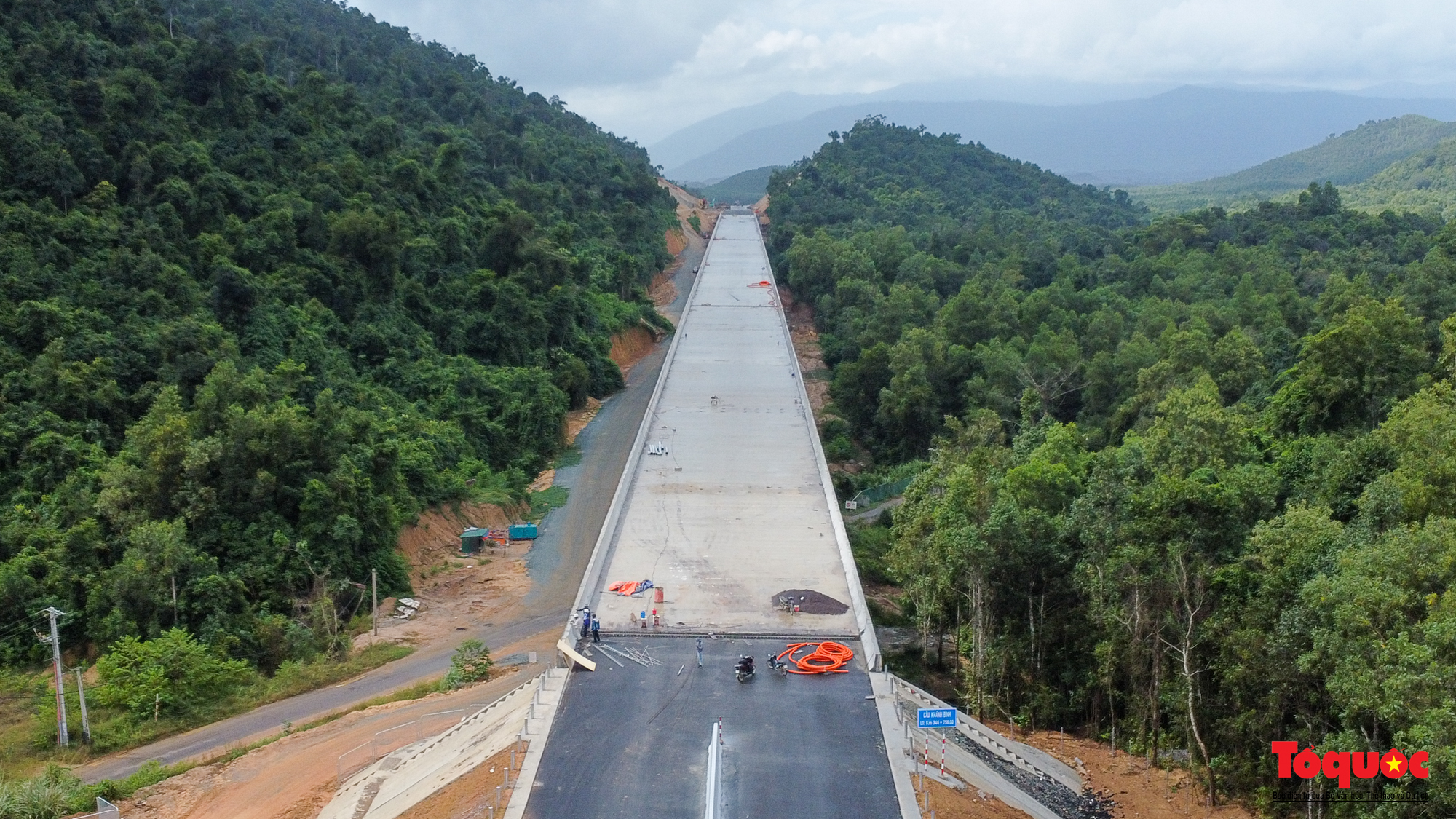 Cầu lớn nhất cao tốc Vân Phong - Nha Trang sau 16 tháng thi công - Ảnh 3.