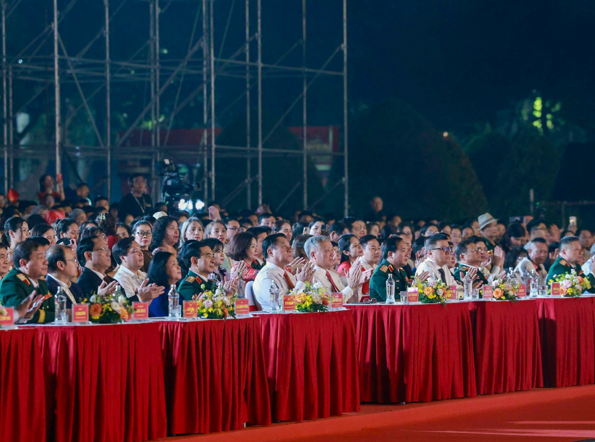 Chương trình nghệ thuật “Cùng nhau giữ nước” khơi dậy dòng chảy lịch sử hào hùng của dân tộc - Ảnh 10.