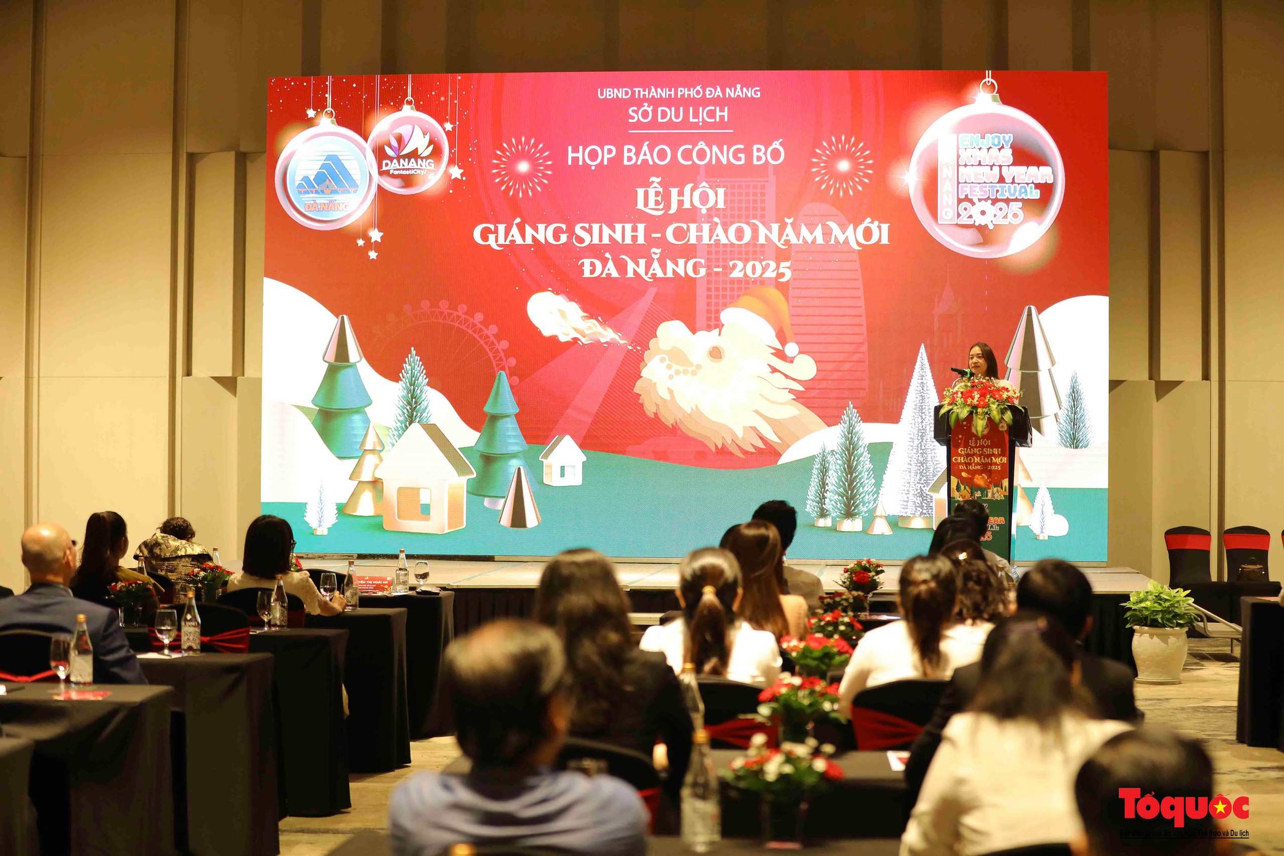 Da Nang: Mange unike og nye underholdningsaktiviteter med jul- og nyttårstema – Bilde 1. Đà Nẵng: Nhiều hoạt động vui chơi, giải trí đặc sắc, độc đáo và mới lạ theo chủ đề Giáng sinh – Năm mới - Ảnh 1.
