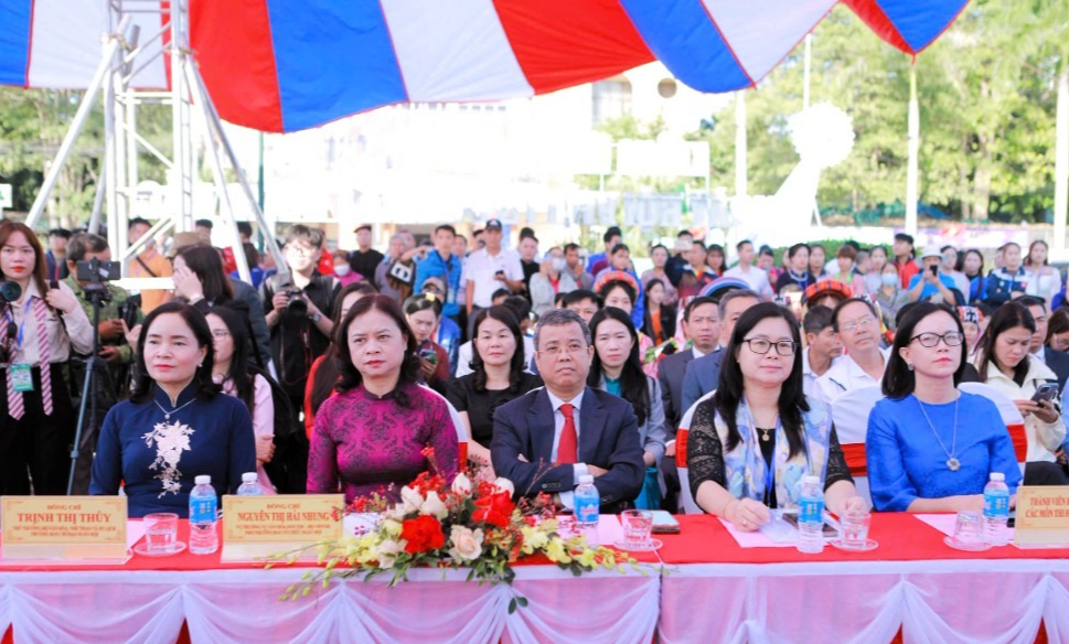 បើកសកម្មភាពវប្បធម៌ កីឡា និងទេសចរណ៍ពិសេសរបស់ជនជាតិភាគឦសាន - រូបថត ១. Khai mạc các hoạt động văn hóa, thể thao và du lịch đặc sắc của các dân tộc vùng Đông Bắc  - Ảnh 1.