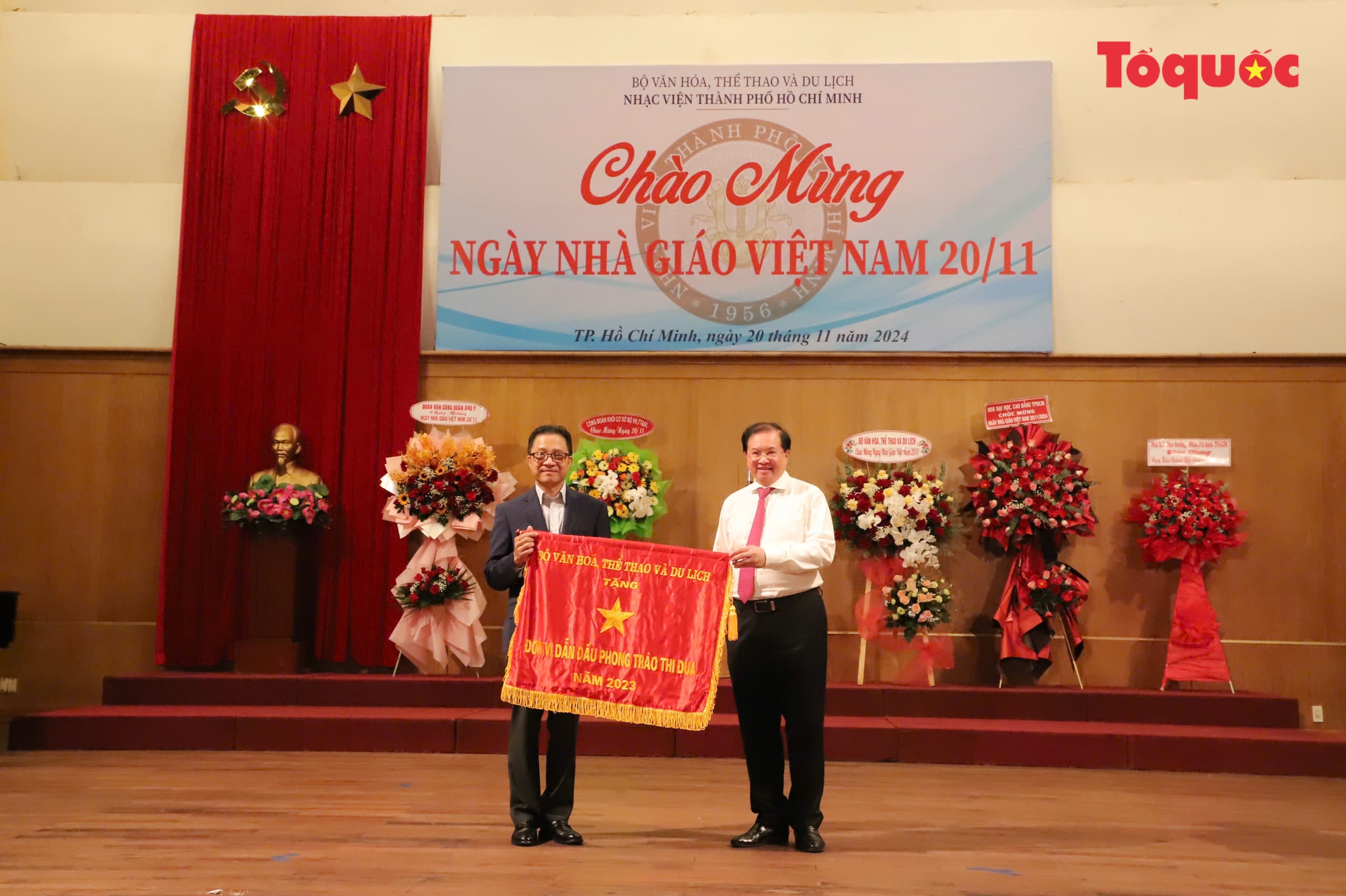 Thứ trưởng Tạ Quang Đông thăm và chúc mừng các cơ sở đào tạo tại TP.HCM nhân Ngày Nhà giáo Việt Nam 20/11  - Ảnh 3. Thứ trưởng Tạ Quang Đông thăm và chúc mừng các cơ sở đào tạo tại TP.HCM nhân Ngày Nhà giáo Việt Nam 20/11  - Ảnh 3.