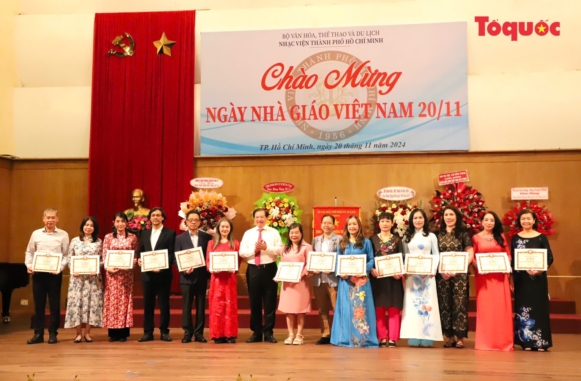 Thứ trưởng Tạ Quang Đông thăm và chúc mừng các cơ sở đào tạo tại TP.HCM nhân Ngày Nhà giáo Việt Nam 20/11  - Ảnh 4. Thứ trưởng Tạ Quang Đông thăm và chúc mừng các cơ sở đào tạo tại TP.HCM nhân Ngày Nhà giáo Việt Nam 20/11  - Ảnh 4.