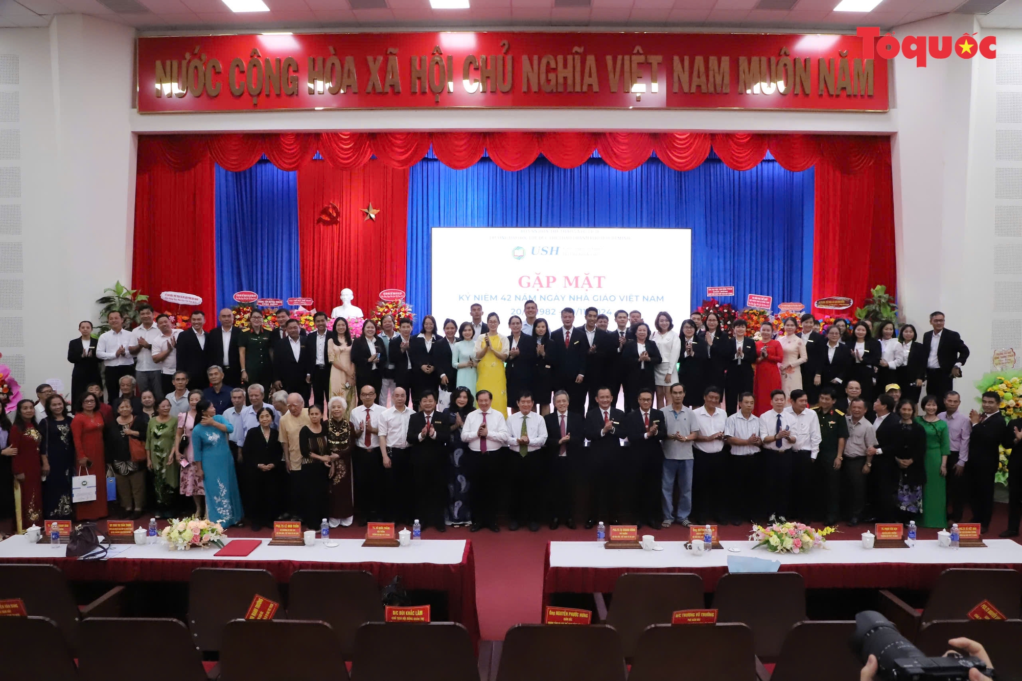 Thứ trưởng Tạ Quang Đông thăm và chúc mừng các cơ sở đào tạo tại TP.HCM nhân Ngày Nhà giáo Việt Nam 20/11  - Ảnh 9. Thứ trưởng Tạ Quang Đông thăm và chúc mừng các cơ sở đào tạo tại TP.HCM nhân Ngày Nhà giáo Việt Nam 20/11  - Ảnh 9.
