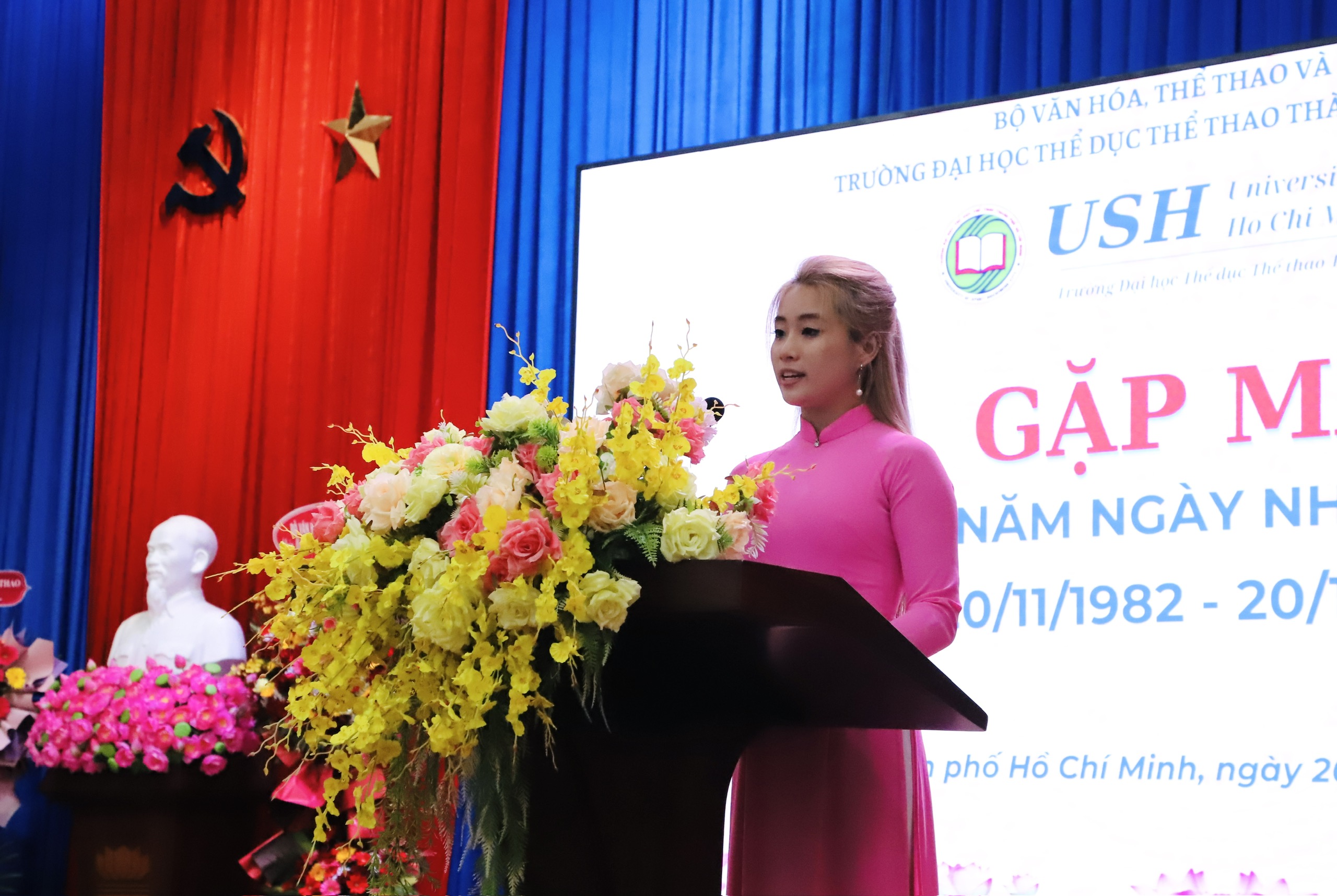 Trường Đại học Thể dục Thể thao TP.HCM kỷ niệm 20/11 và vinh dự đón nhận Cờ thi đua của Chính phủ - Ảnh 14. Trường Đại học Thể dục Thể thao TP.HCM kỷ niệm 20/11 và vinh dự đón nhận Cờ thi đua của Chính phủ - Ảnh 14.
